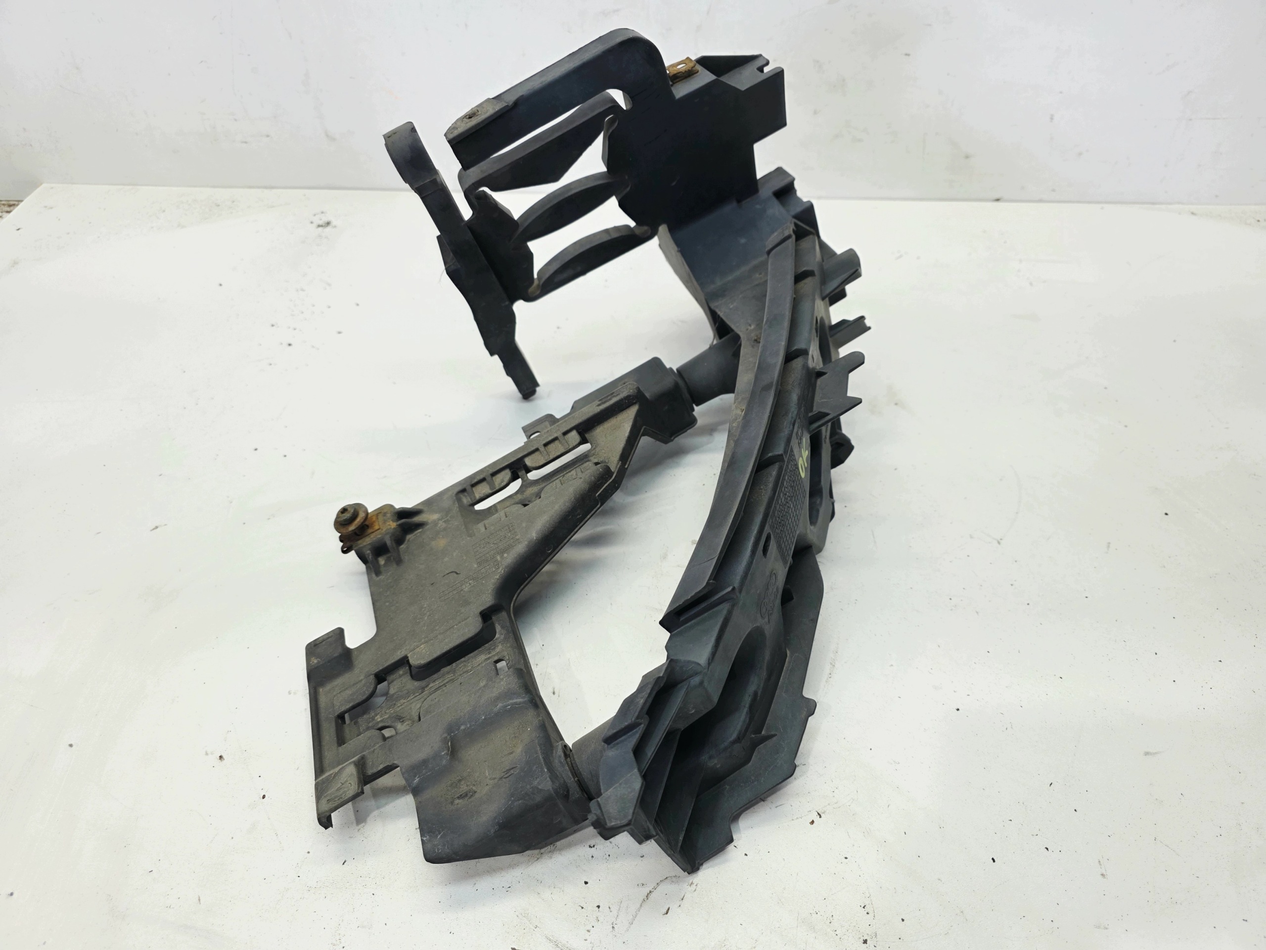 support holder REFLEKTORA right front AUDI Q5 8R LIFT 8R0805608B
