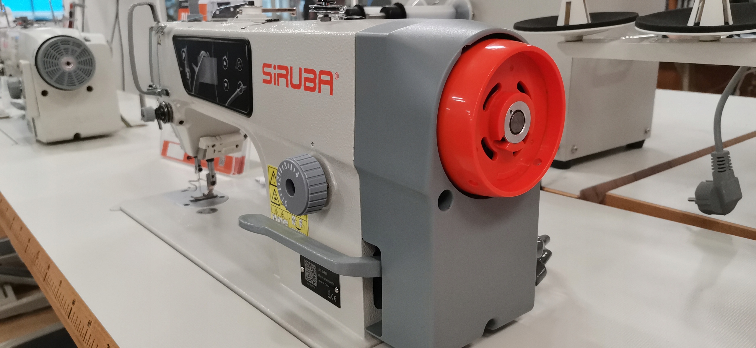 SIRUBA DL720-M1 STEBNÓWKA 1-IGŁOWA Z TRANSPORTEM Model DL720-M1