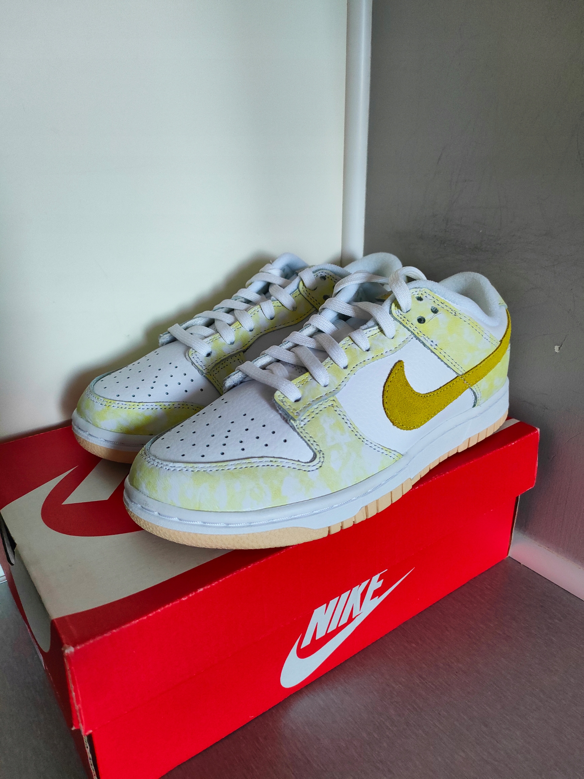 Boty nike Dunk Low Strike 38 DM9467-700 žluté