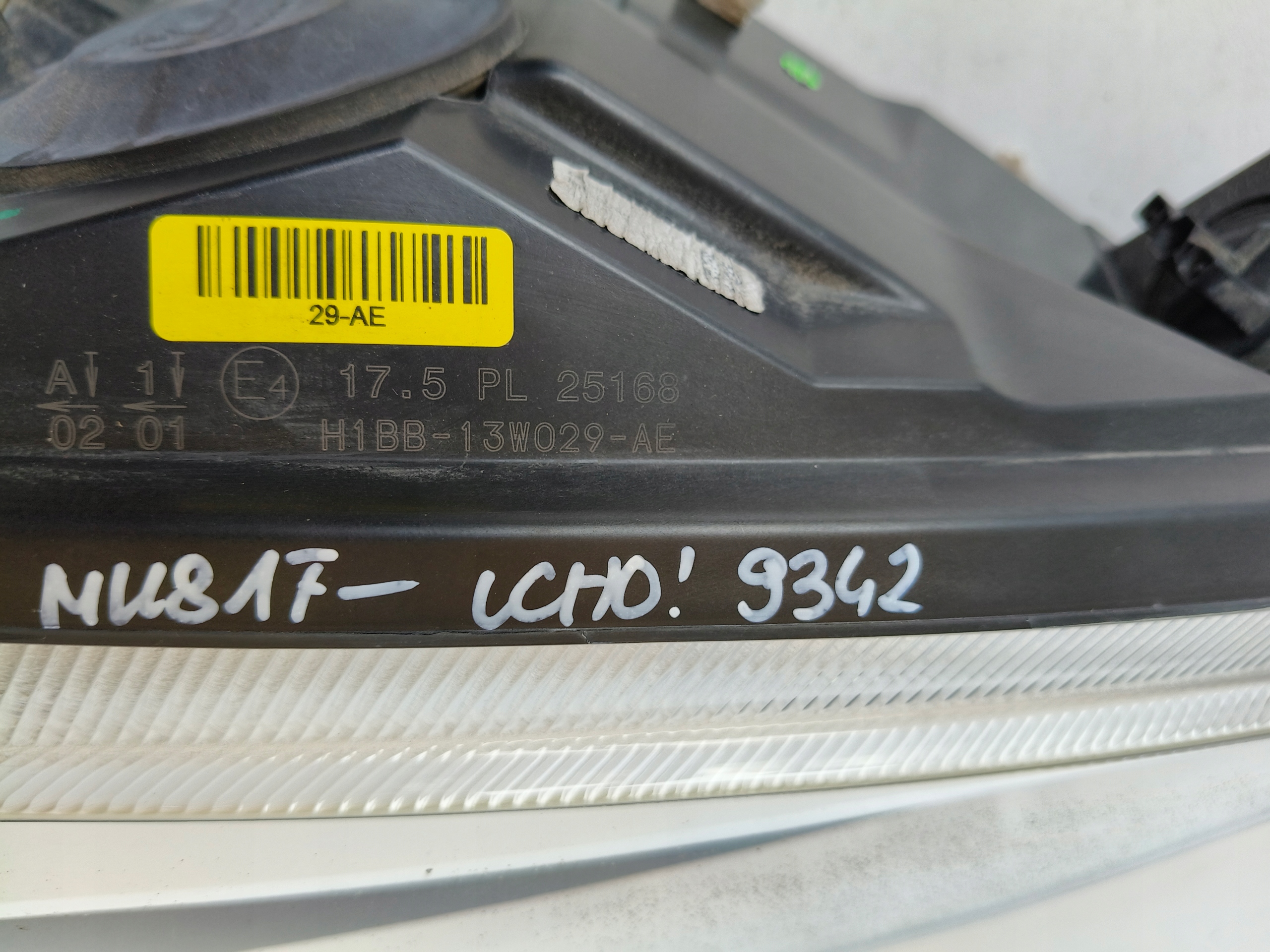 light right REFLEKTOR FORD FIESTA MK8 17