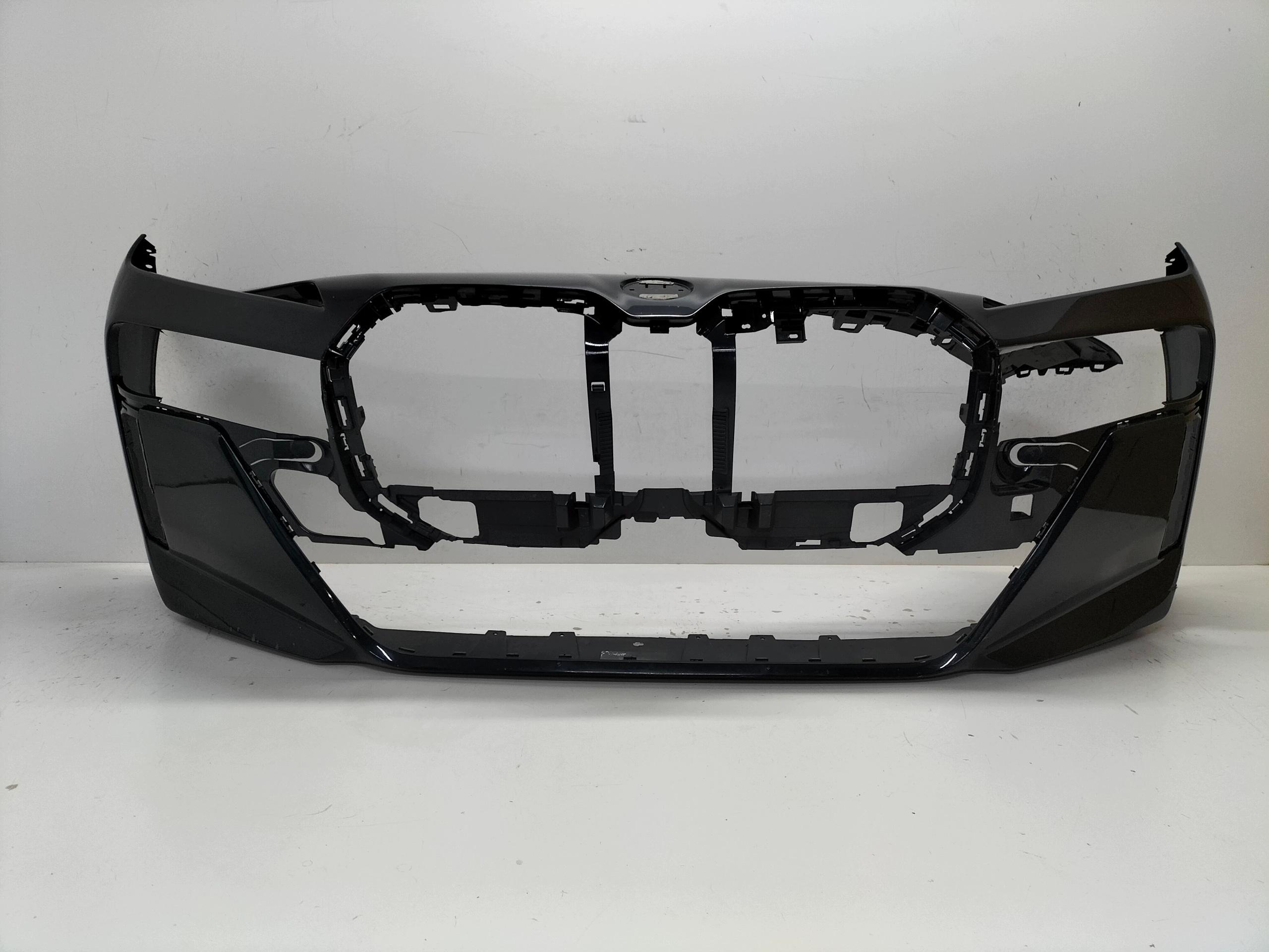 front bumper front BMW 7 I7 G70 22- m-packet wersja below side PDC