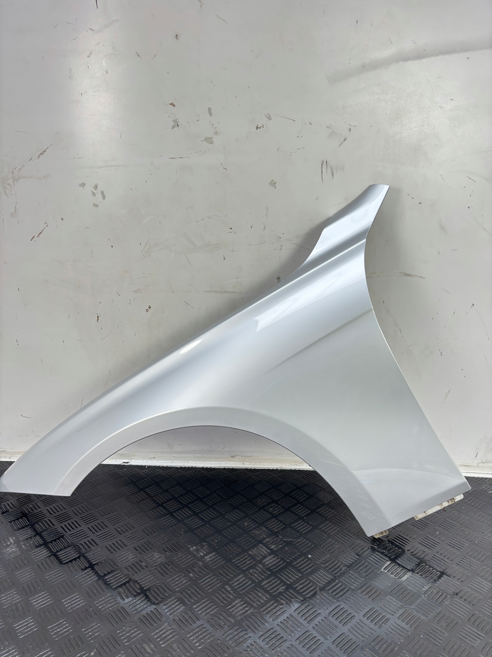 BMW 3 F30 F31 BŁOTNIK LEWY PRZÓD A83 GLACIER SILBER ŁADNY