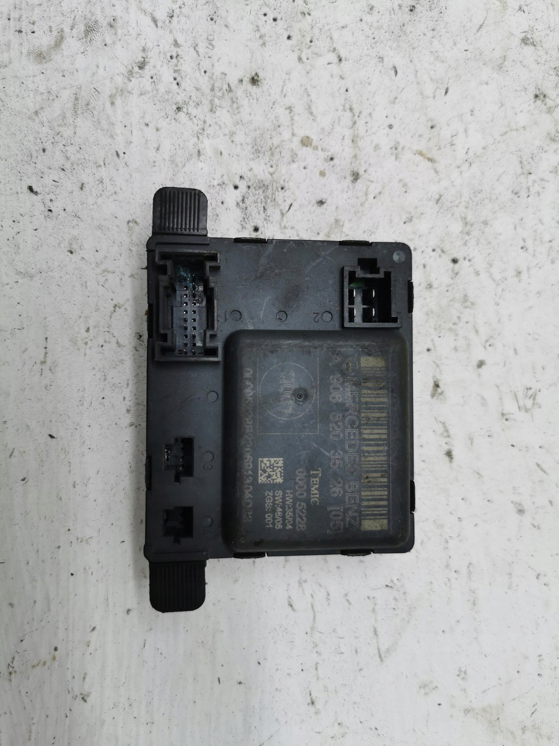 module door MERCEDES SPRINTER W906 A9068203526