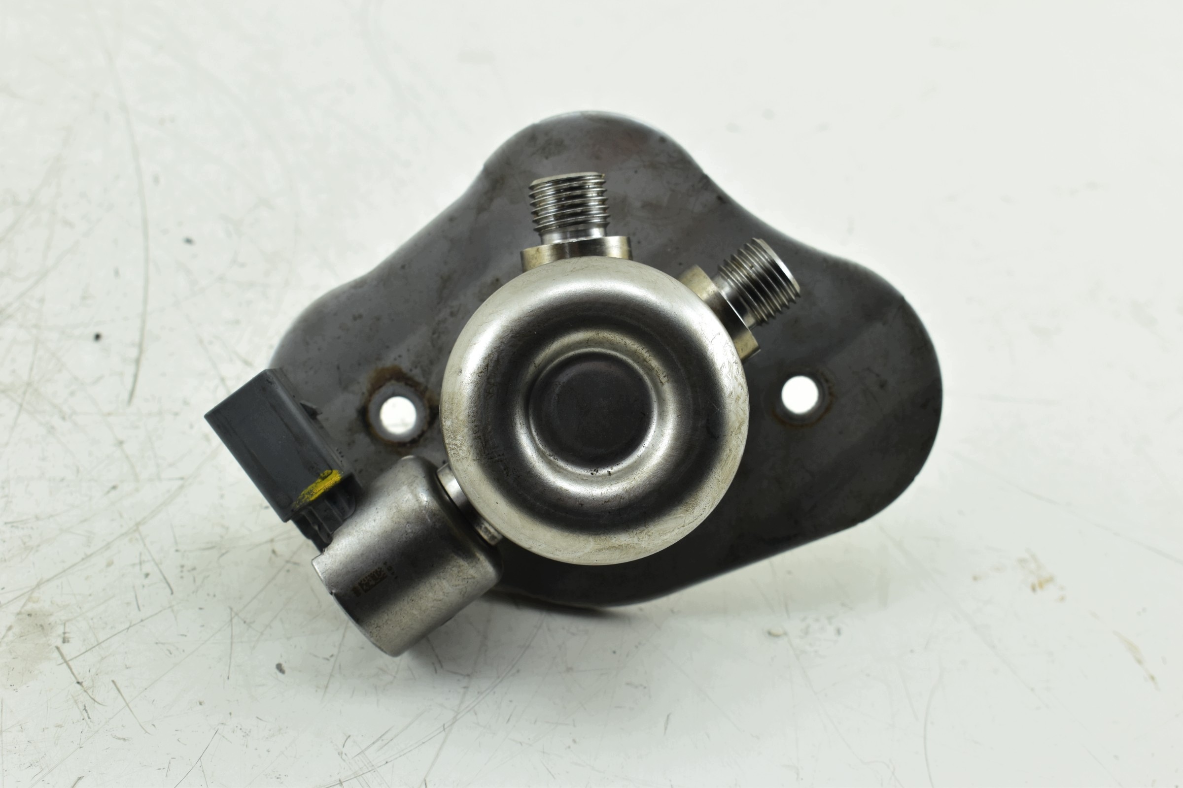 pumpa za gorivo BMW E81 E87 E90 E91 E60 E61 1.6i 2.0i 16V 7562473 0261520041