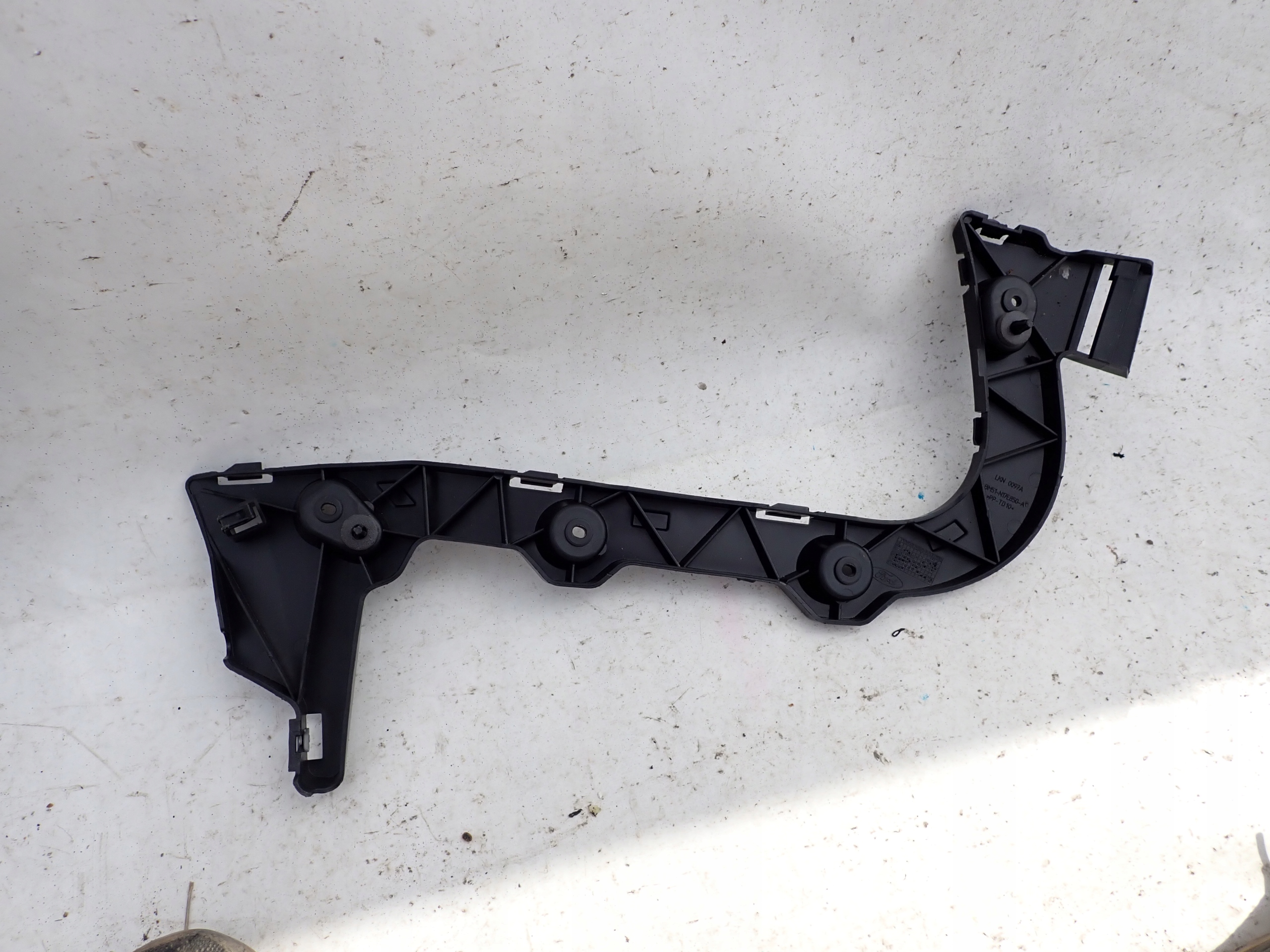 FORD FOCUS MK III KOMBI bumper bracket right rear part