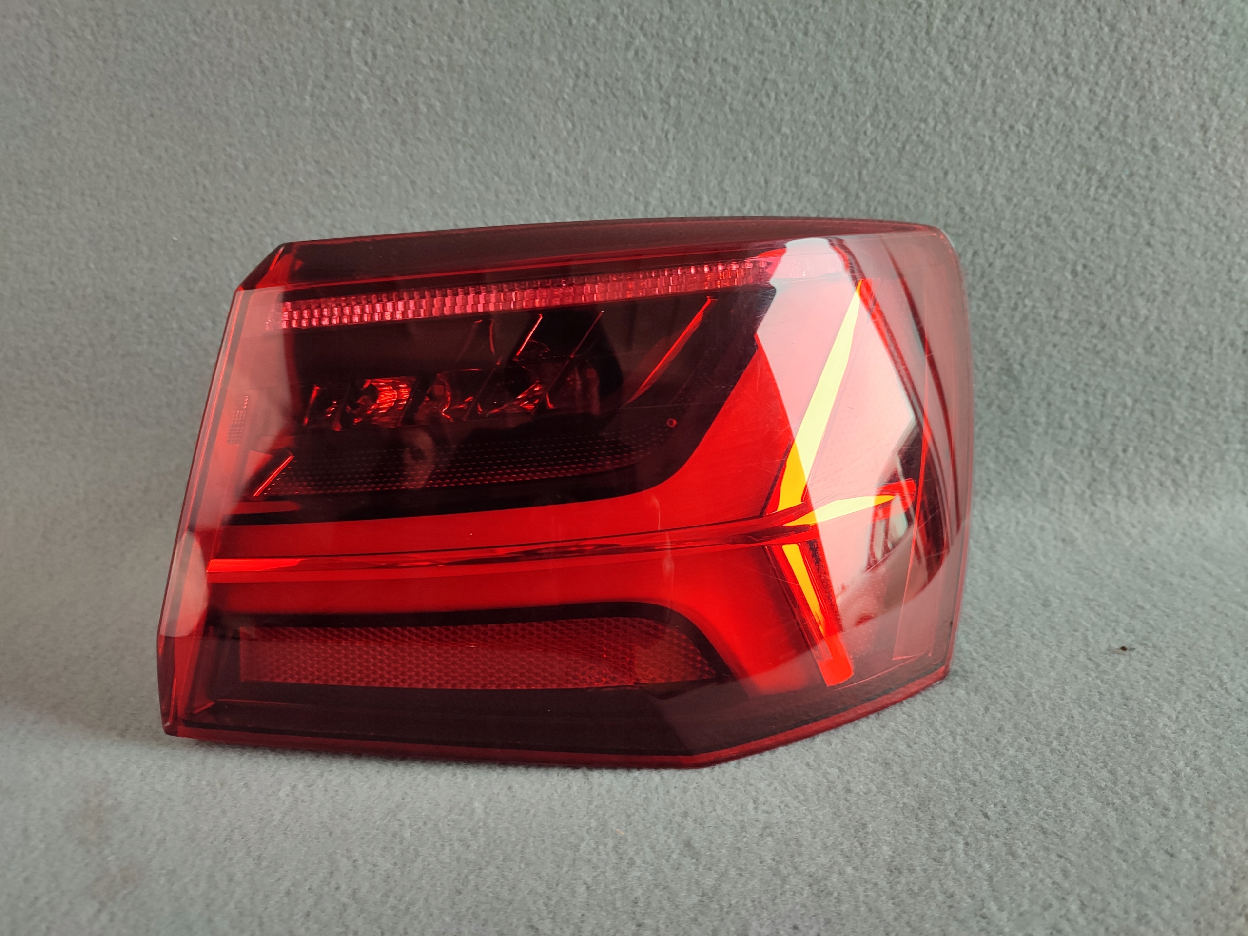 Audi A6 Rückleuchte 4G9945096F Rearlamp - Thumbnail 1