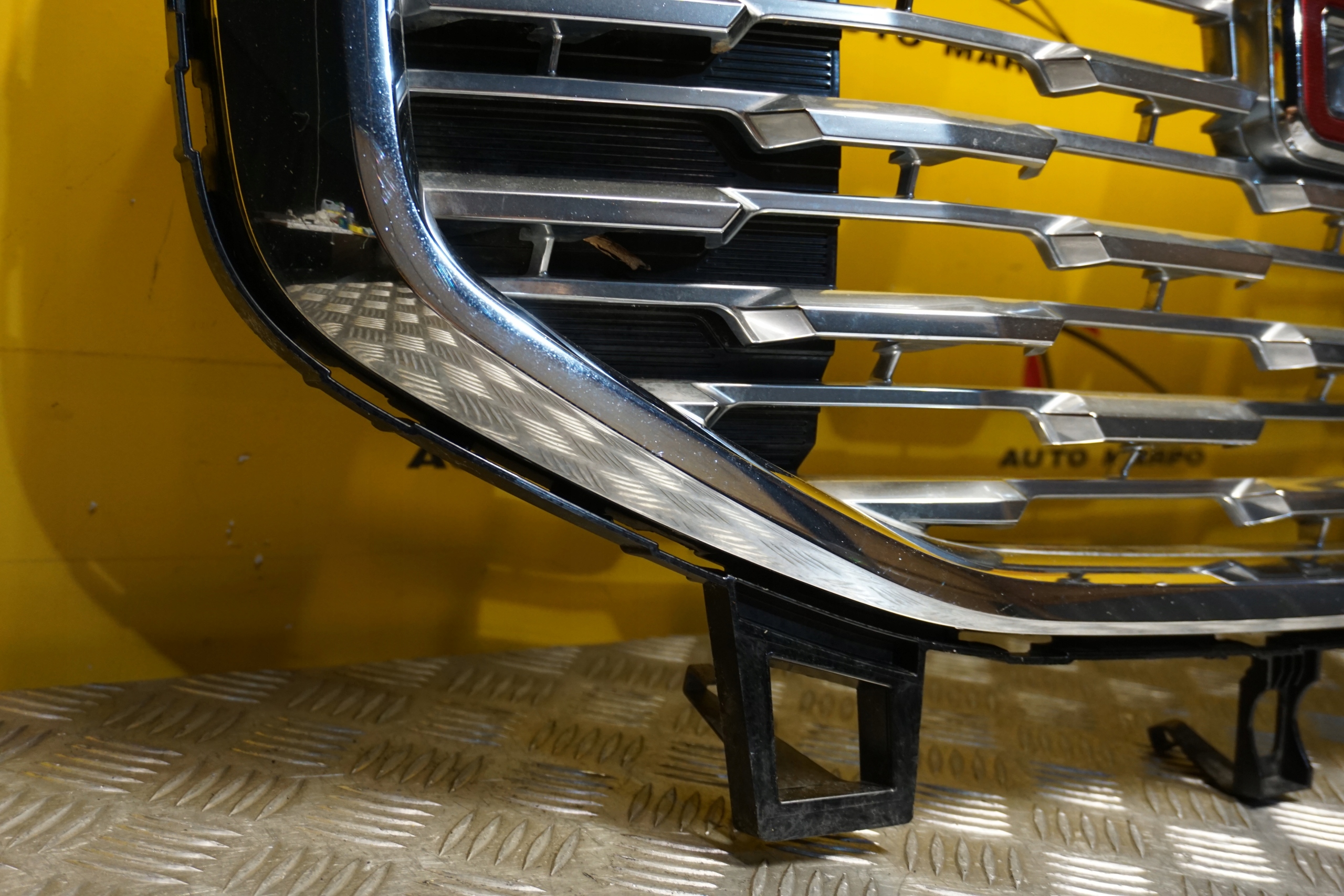 GMC TERRAIN DENALI 2018 - 2021 Atrapa Grill Chrom 84177743 Typ samochodu 4x4/SUV Samochody osobowe