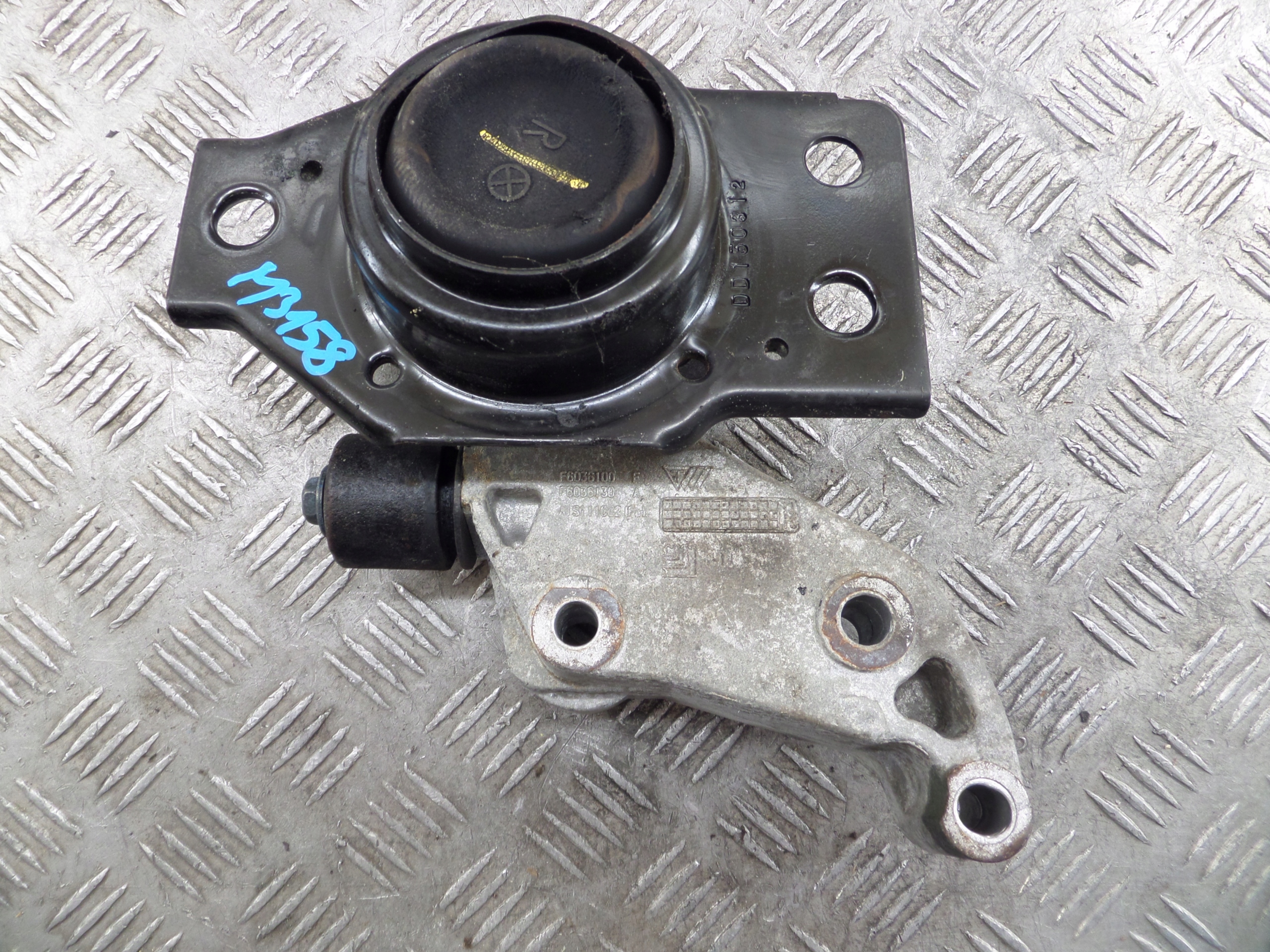 engine mount Nissan OE F6036100