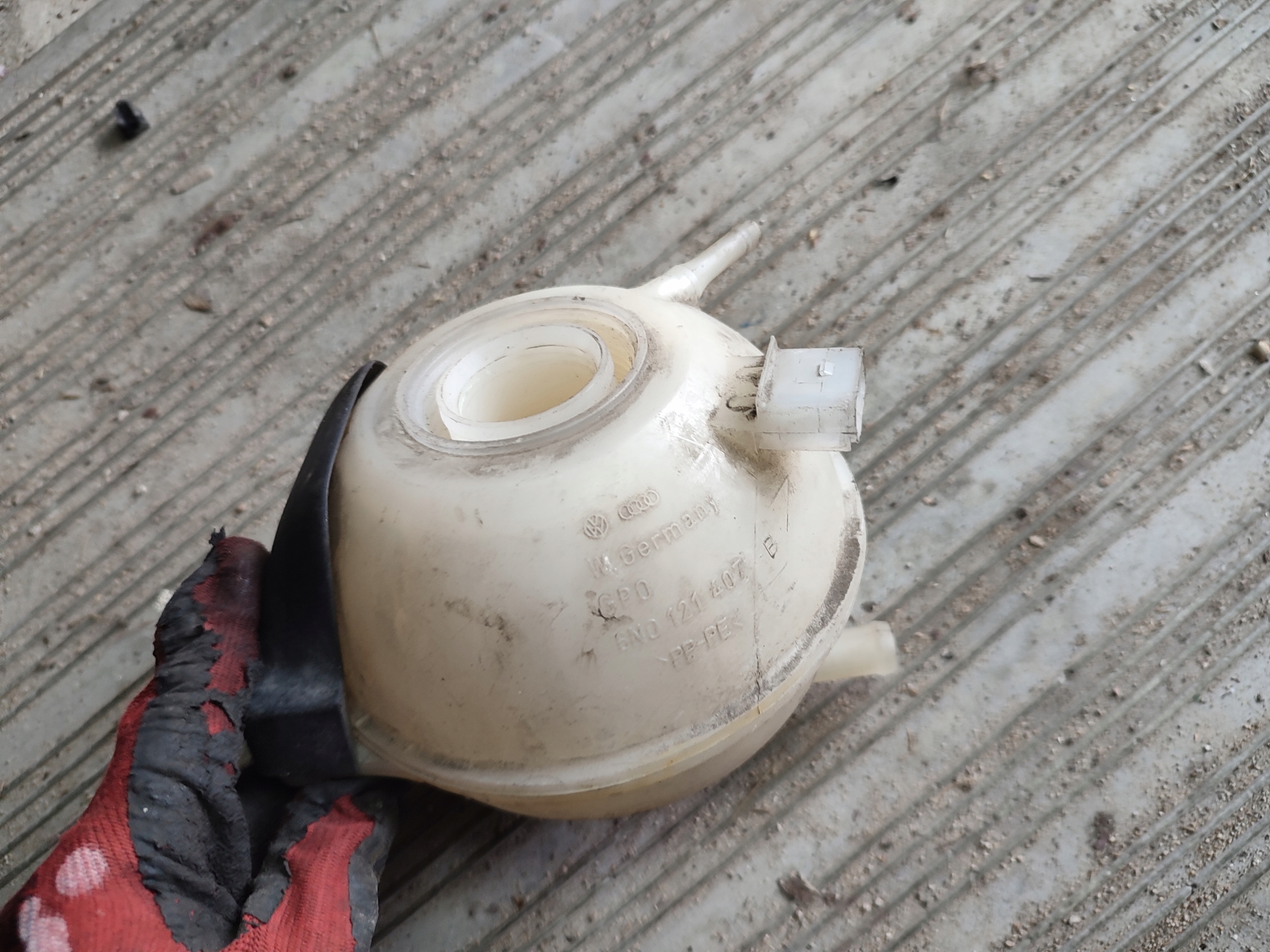 washer fluid tank VW Polo III 6N0121407B