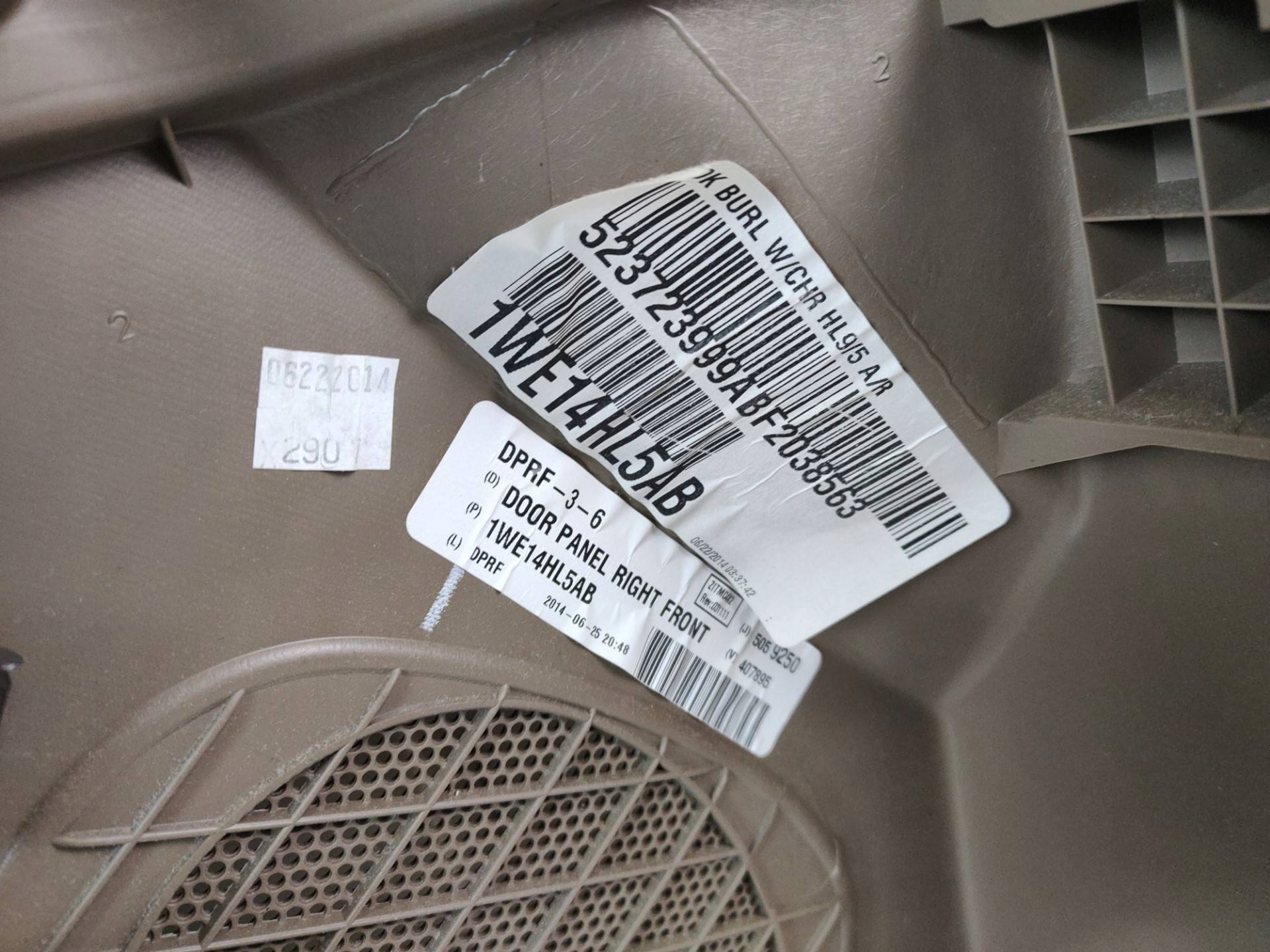 side door front right side Chrysler Town and Country 5 facelift 2014