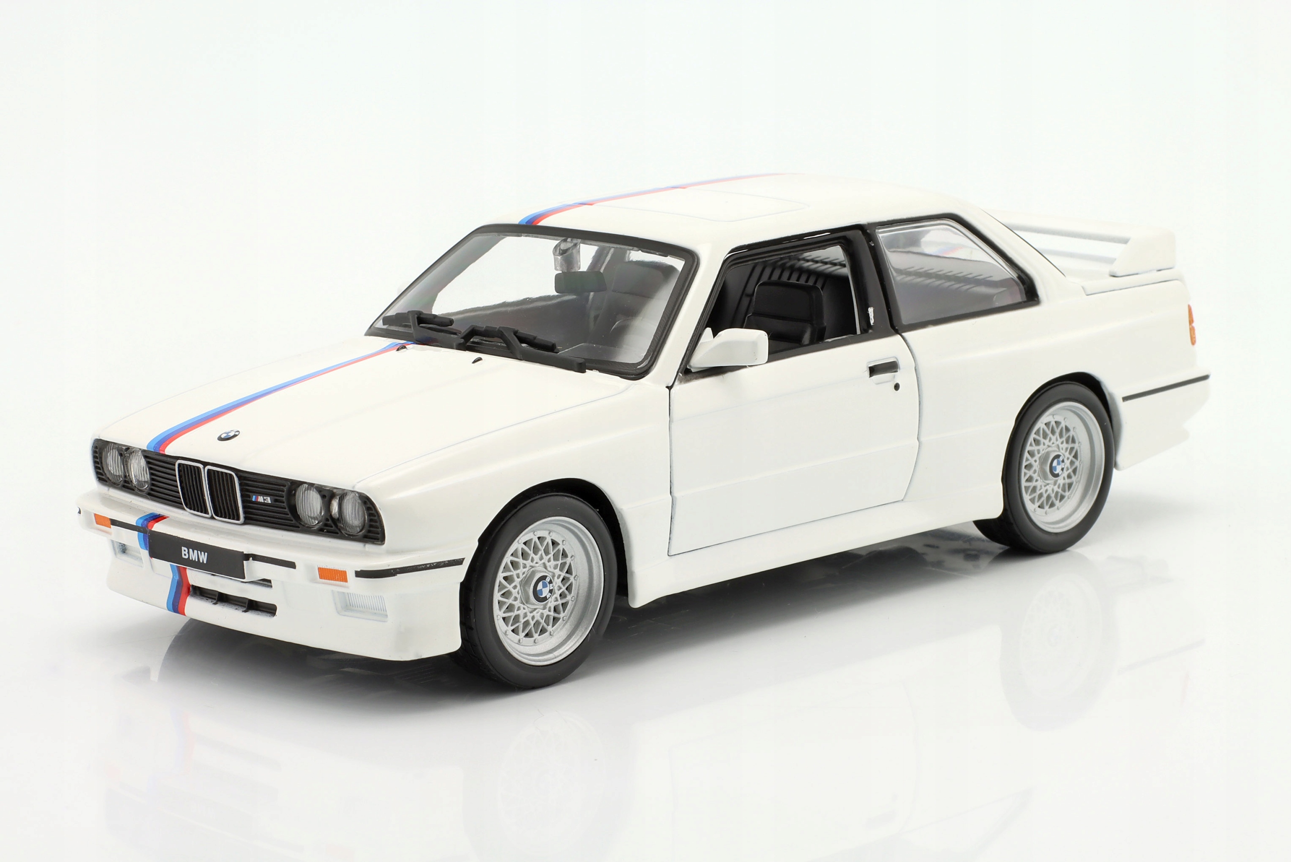 Bmw M3 (E30) E30 1988 Bburago 1:24 1/24 21100 Wh Kovový Model Auta