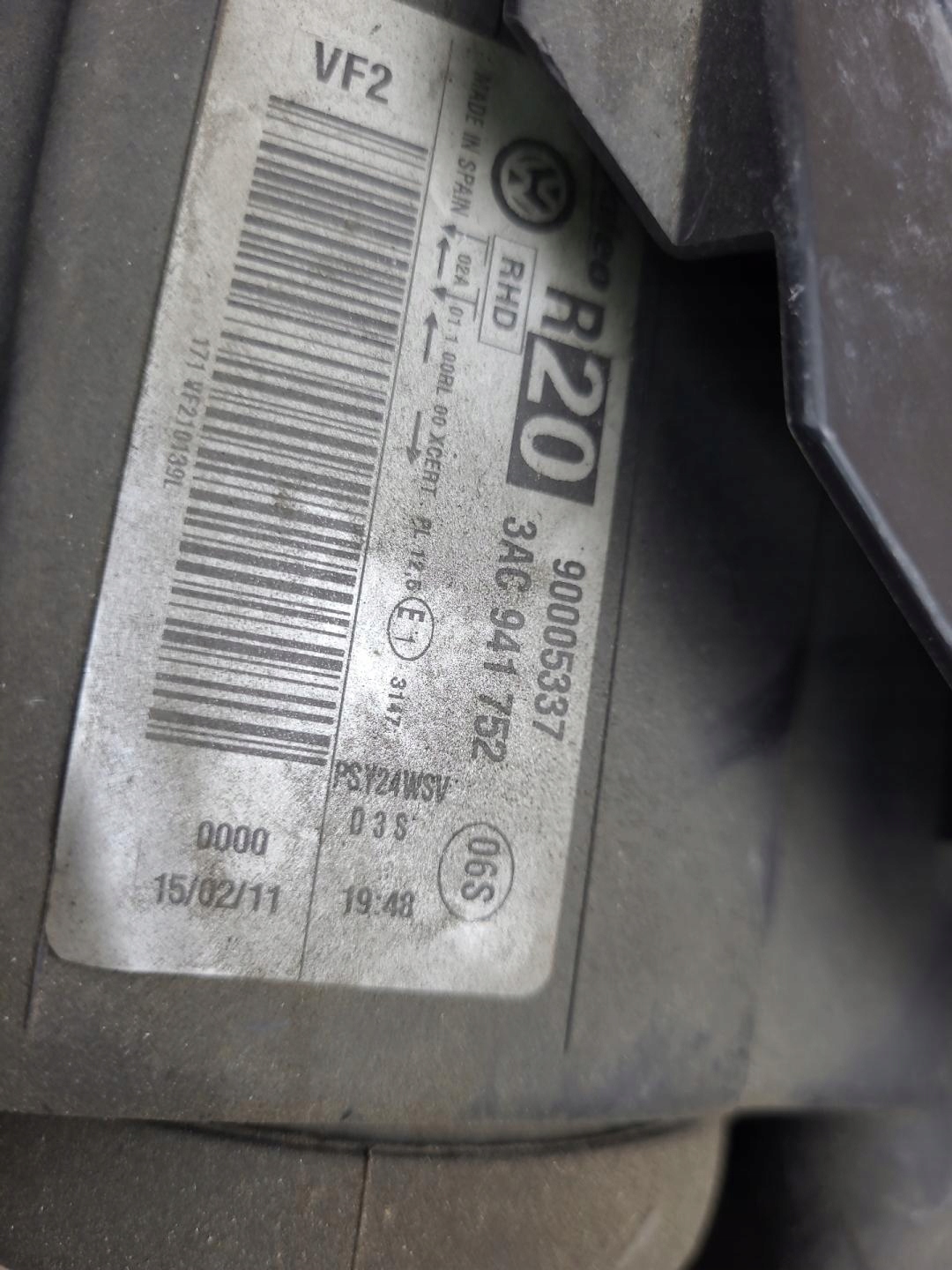 light front right side Volkswagen Passat B7 2011 3AC941752