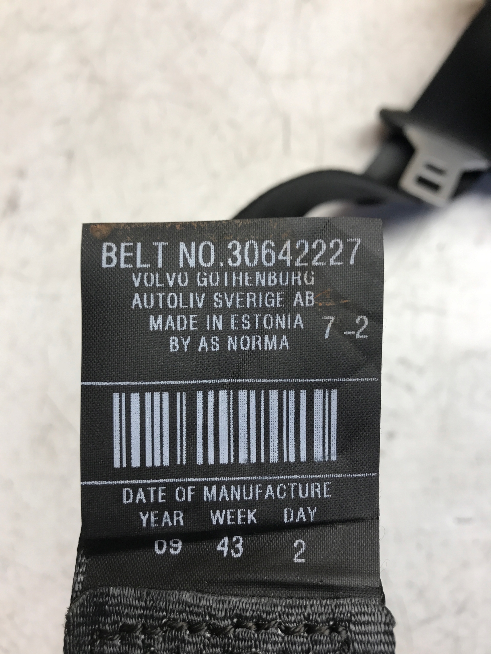 PAS NAPINACZ PRAWY TYL VOLVO C30 30642227 Part manufacturer Volvo OE