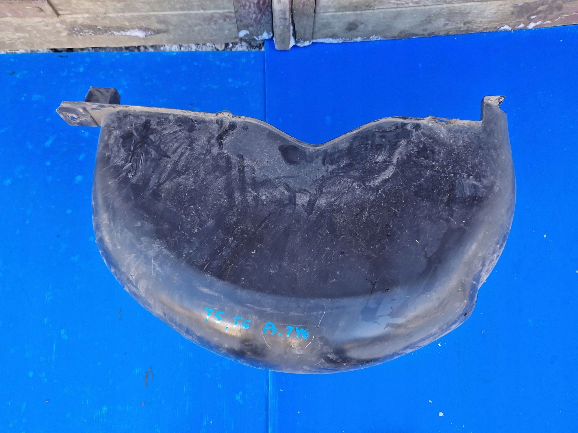 mudguard right rear. VW T5 T6 7H0810972C