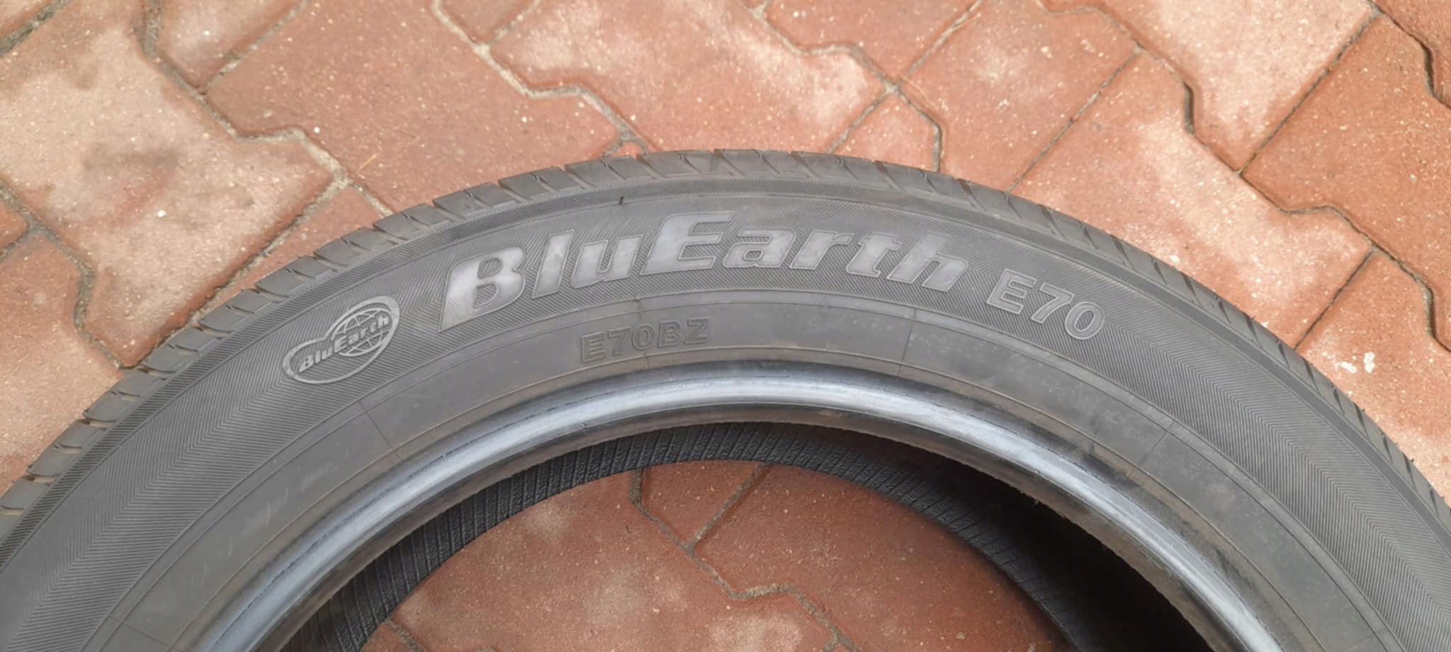 YOKOHAMA BLUEARTH E70 225/55R18 98H