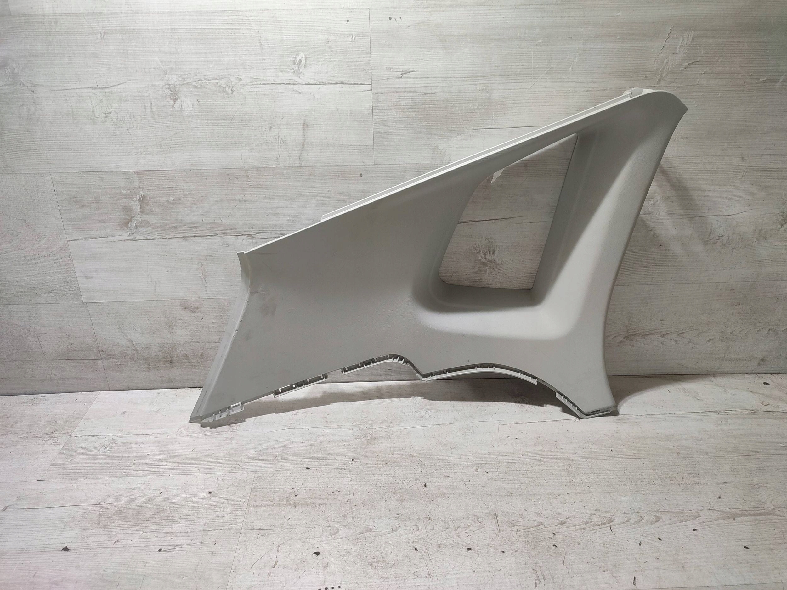 Seat Arona 2019 rear part side left cover central slupka / C