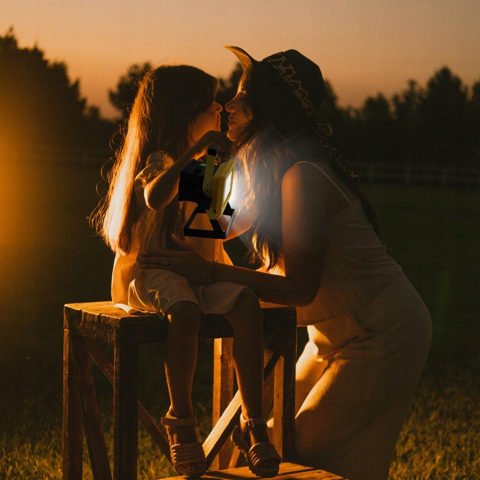 HALOGEN LED ROBOCZY BUDOWLANY 30W AKUMULATOROWY PRZENOŚNY MOCNY JASNY KABEL Klasa efektywności energetycznej A