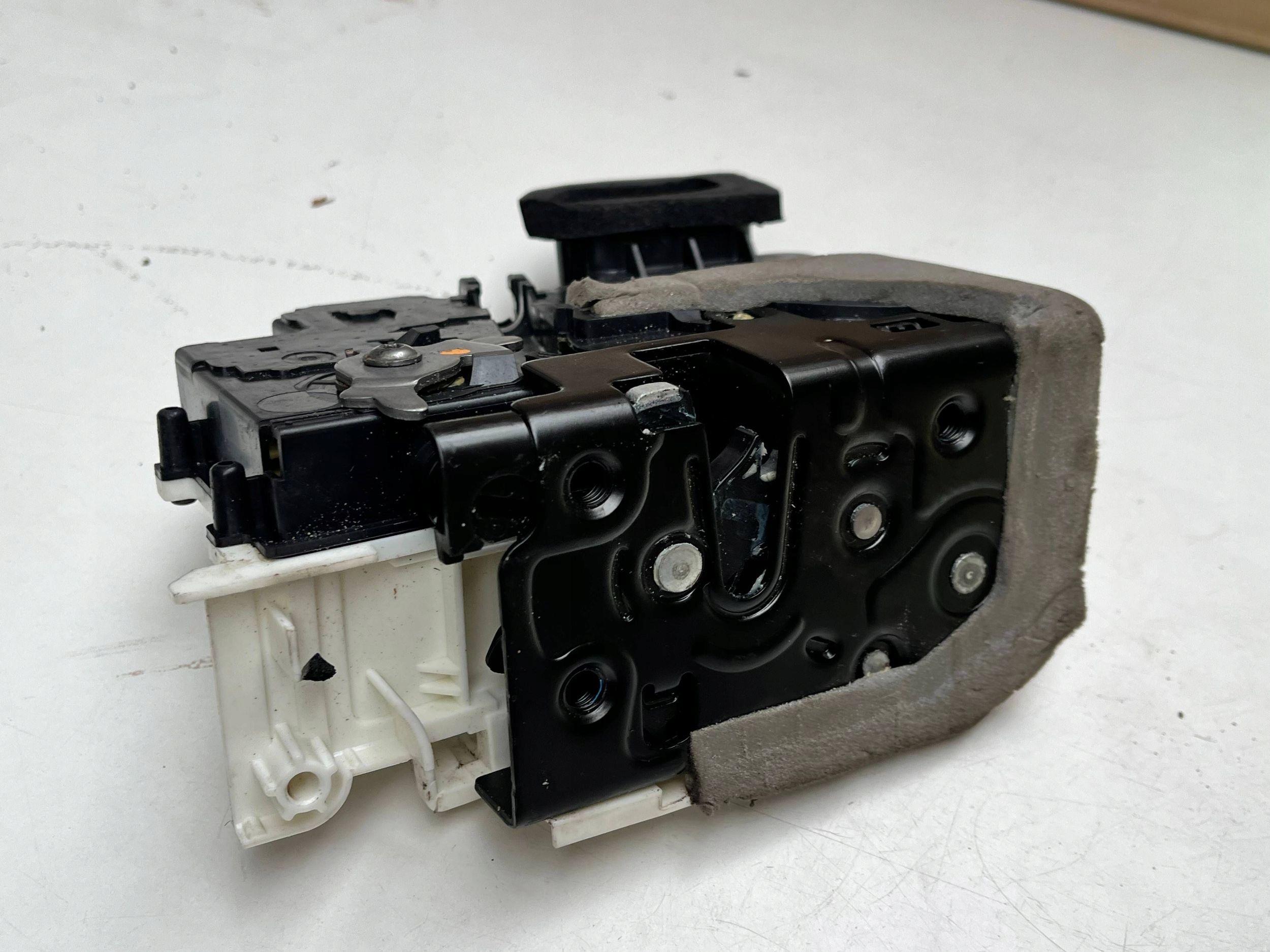lock door right front Audi A6 A7 Q8 4K1837016H !J