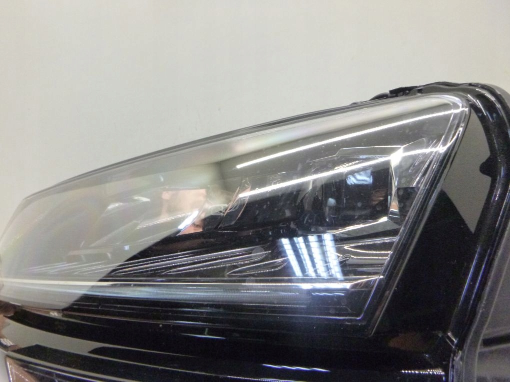 SKODA KAROQ FULL LED 17- light front left