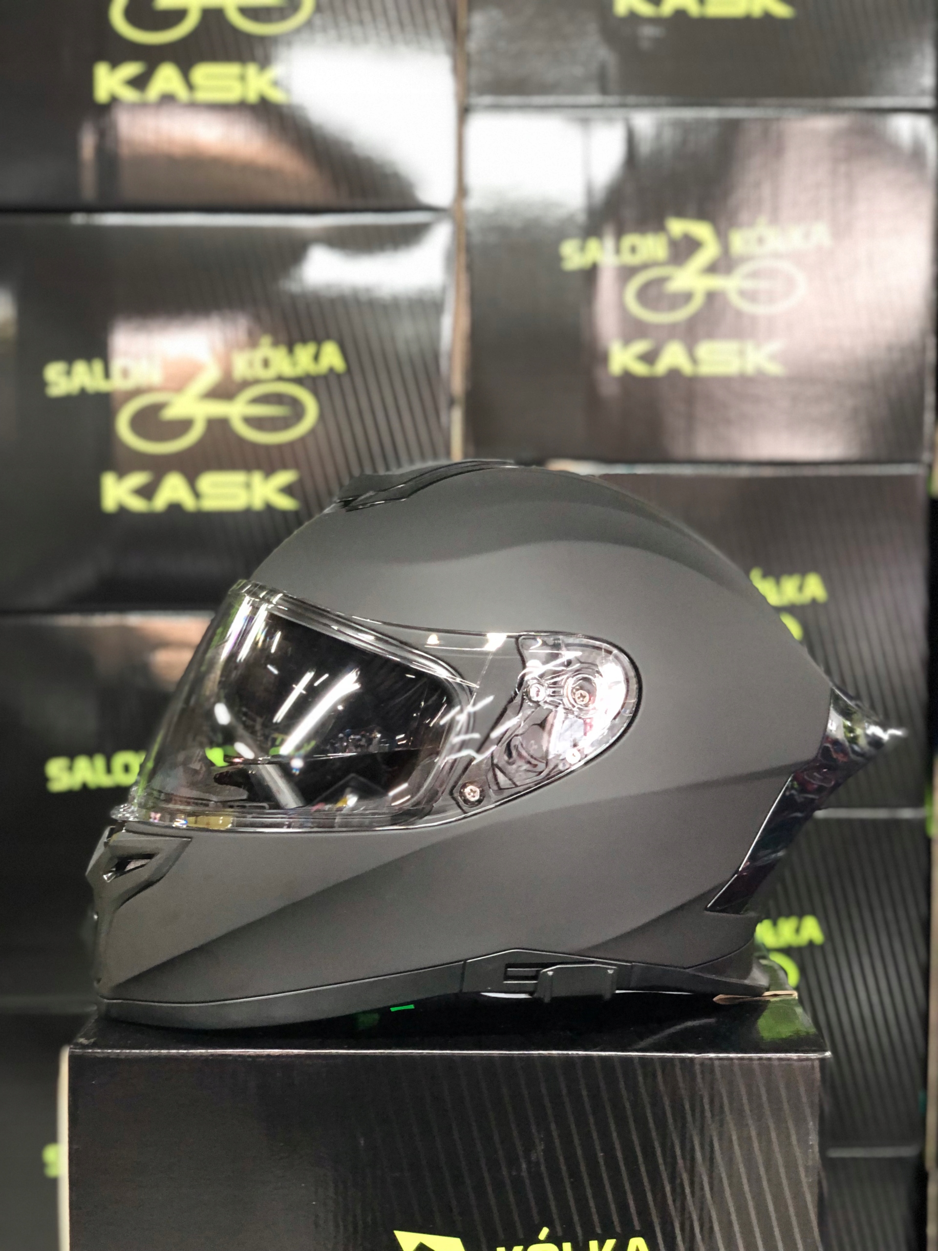 Kask Motocykl Skuter Integralny 820 Czarny Mat M