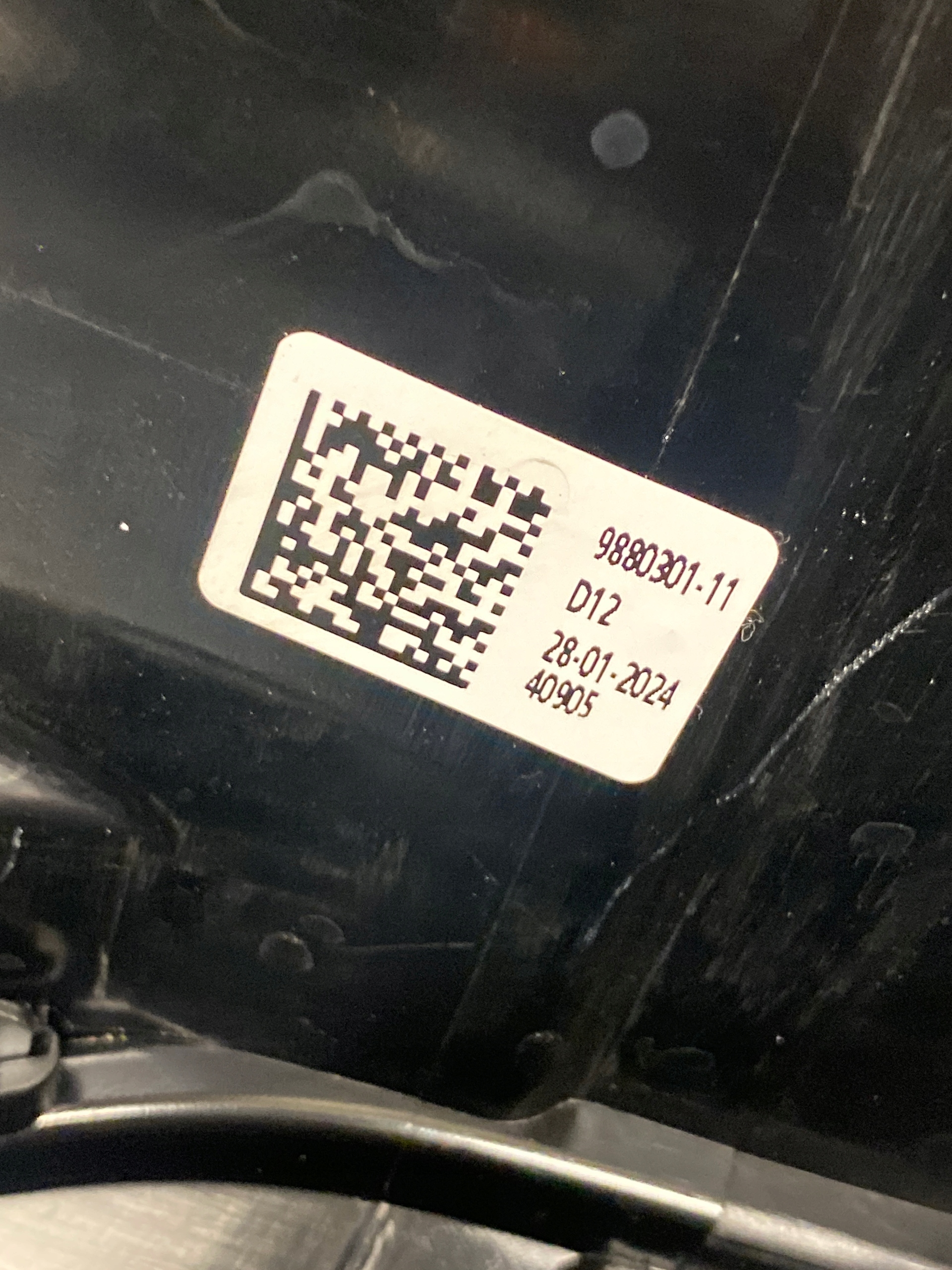 BMW X1 U11 NERKI hűtőrács 9880301 5A076D5