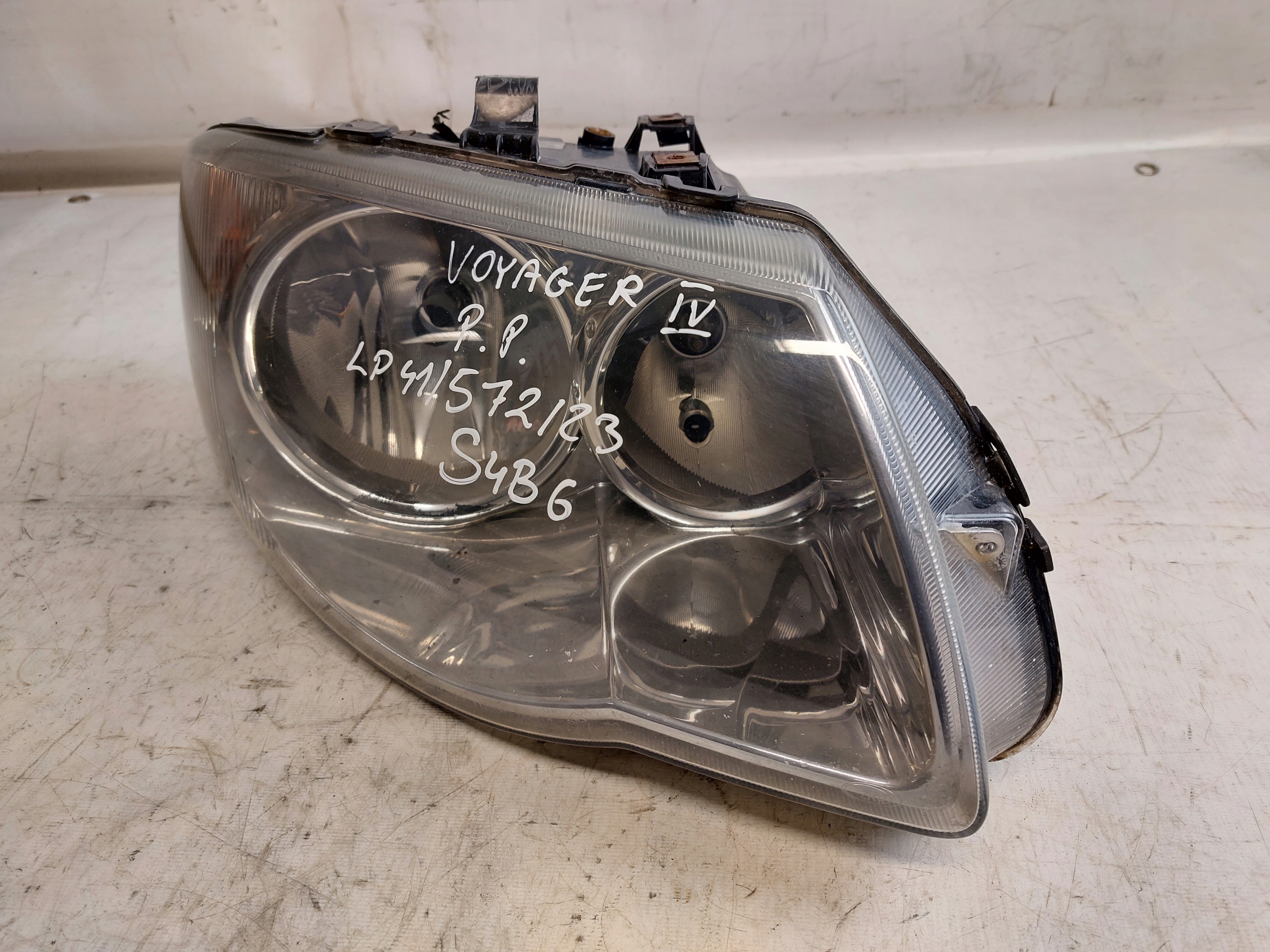 light right front CHRYSLER VOYAGER IV LIFT