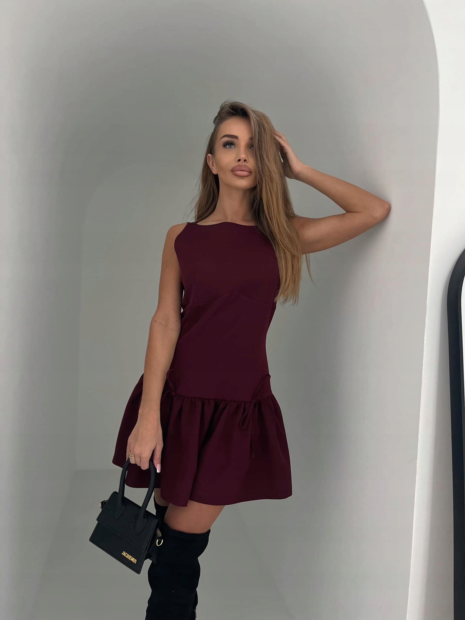 Šaty s volánkem [Velikost M, barva Bordová]