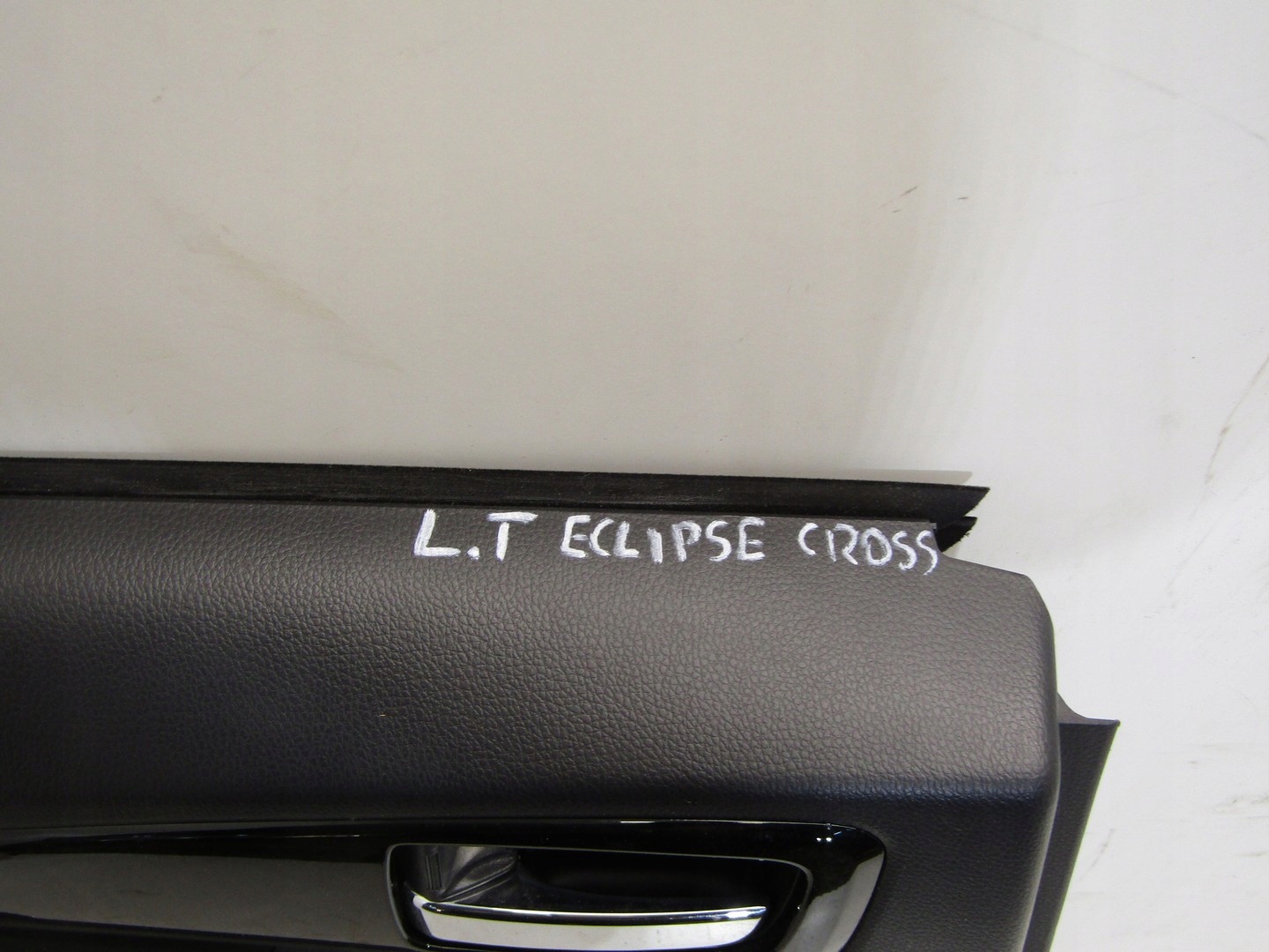 дверные карты левый зад mitsubishi ECLIPSE CROSS