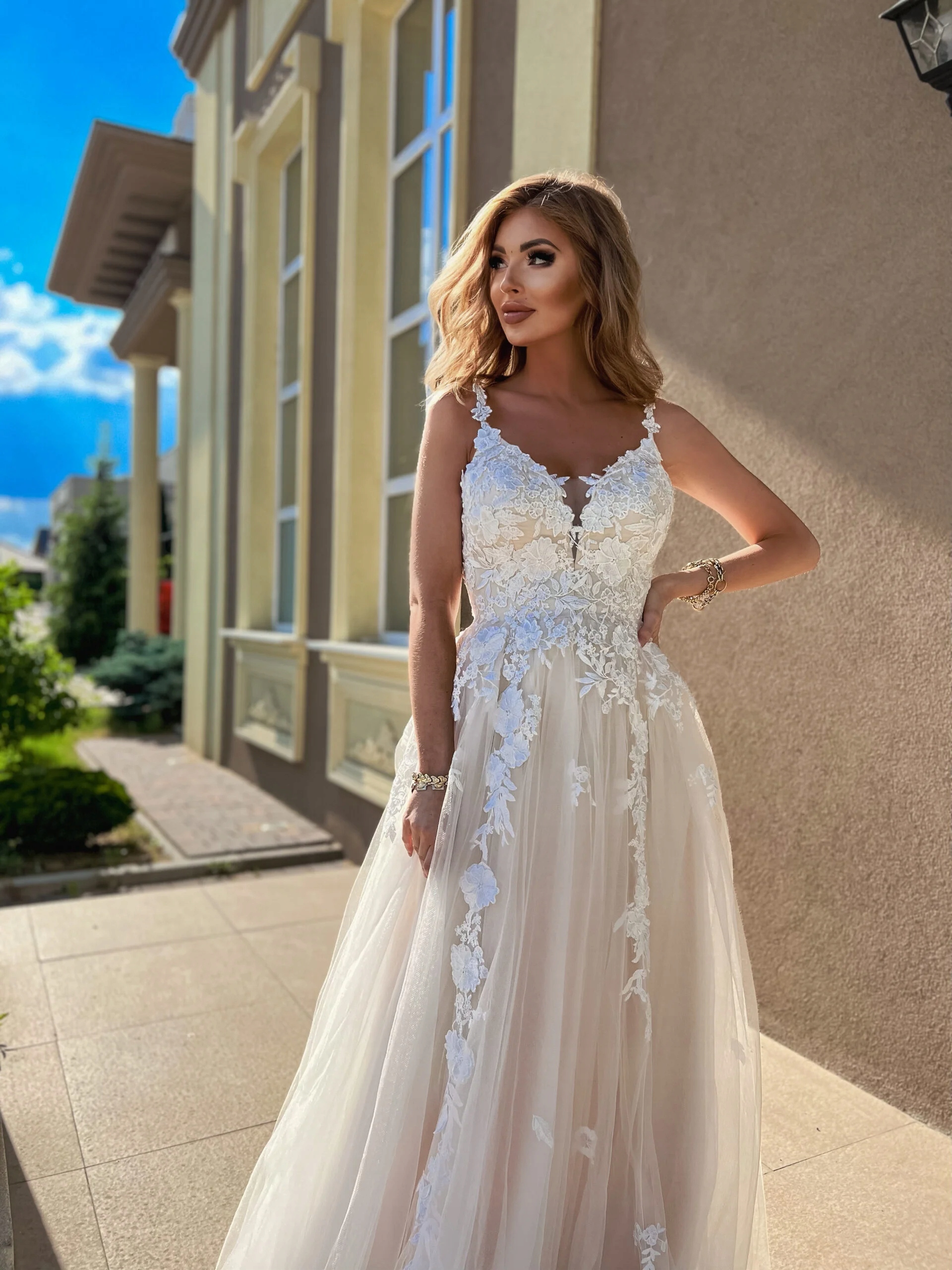 Šaty Garden Dlouhé Svatební Bílé S Béžovou Barvou 34