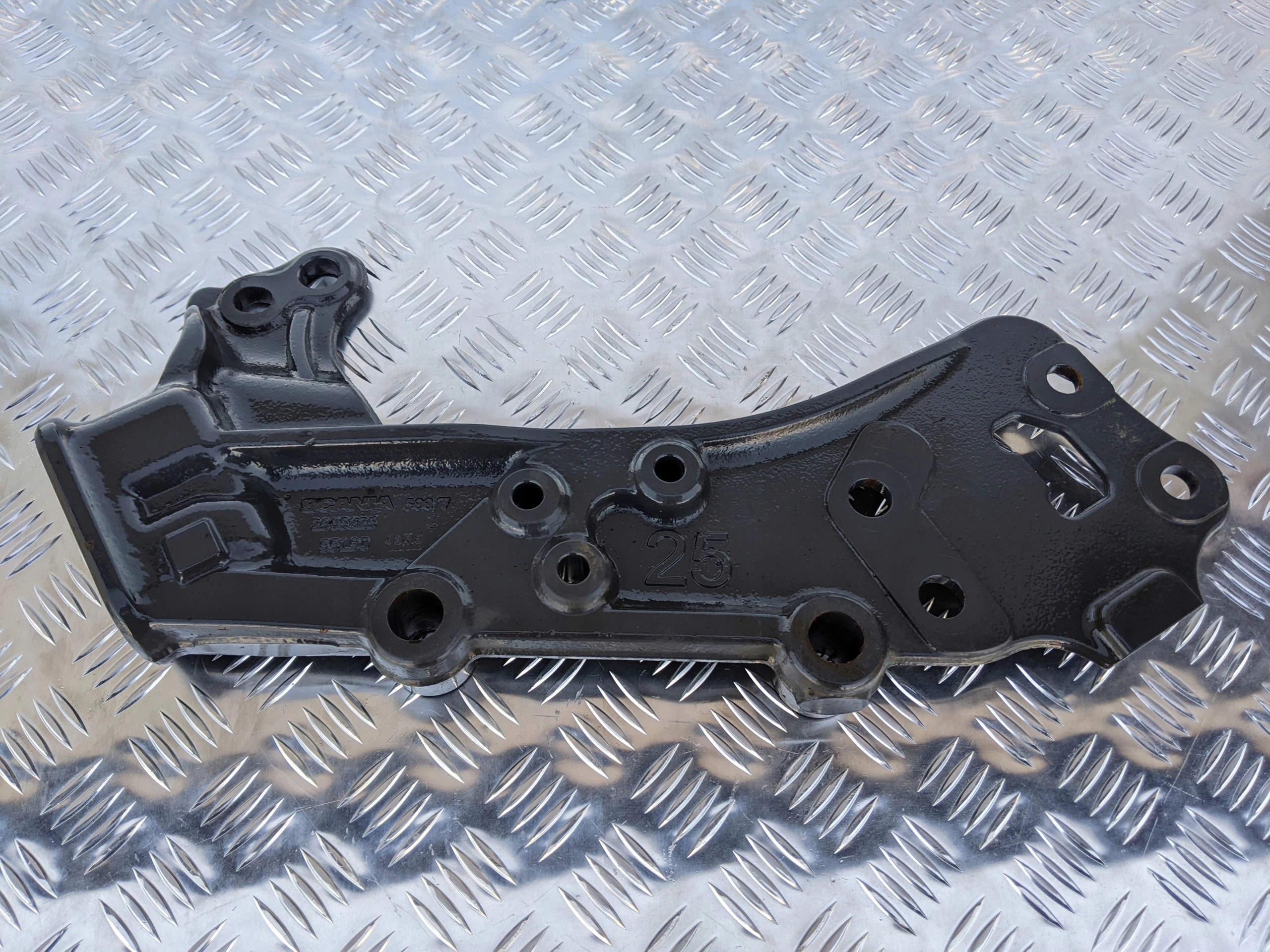 КРОНШТЕЙН КРЕПЛЕНИЕ БАМПЕРА SCANIA NTG 2018 ГОД LE