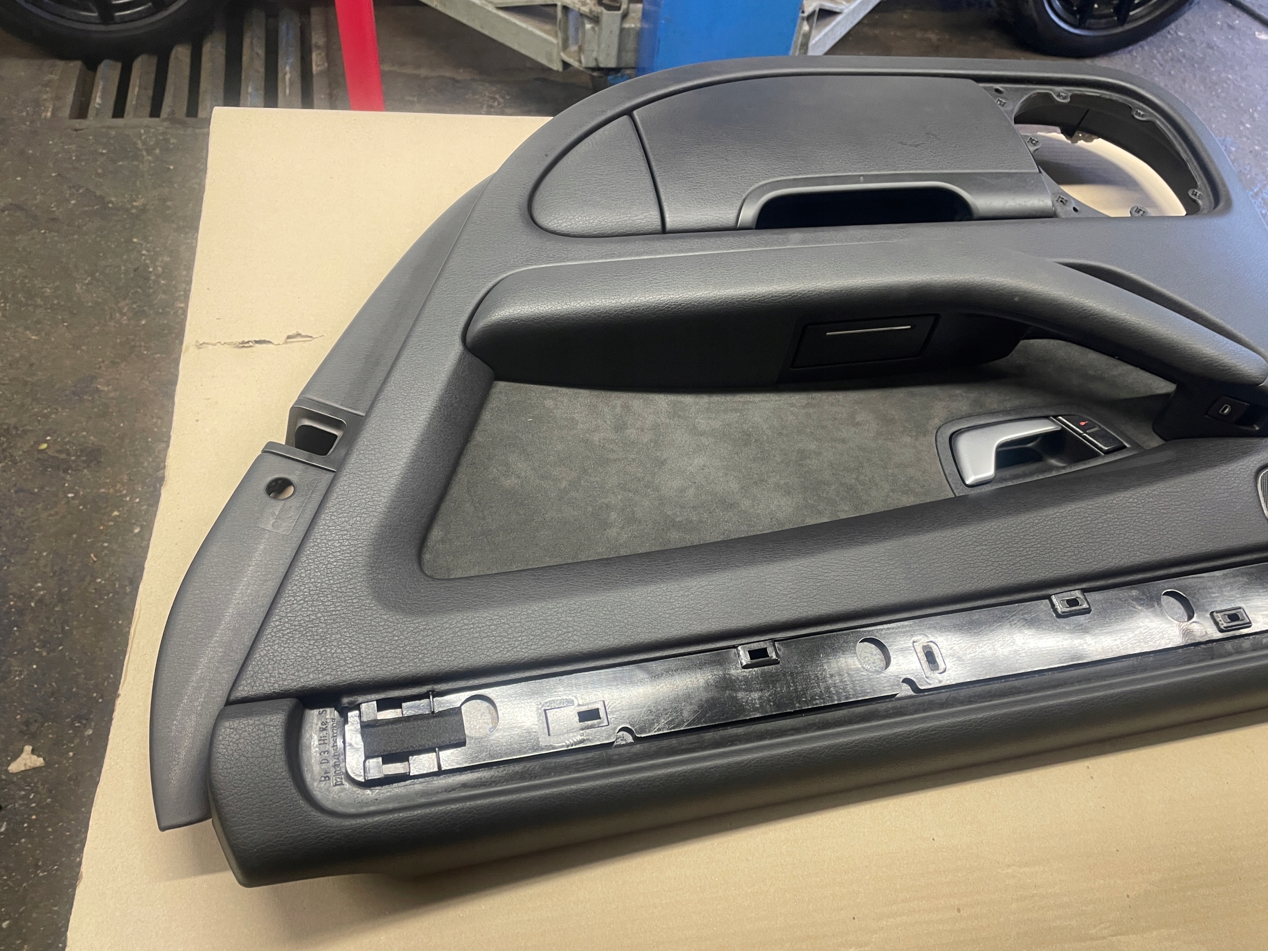 AUDI A8 D3 side door right rear part 4E0868066