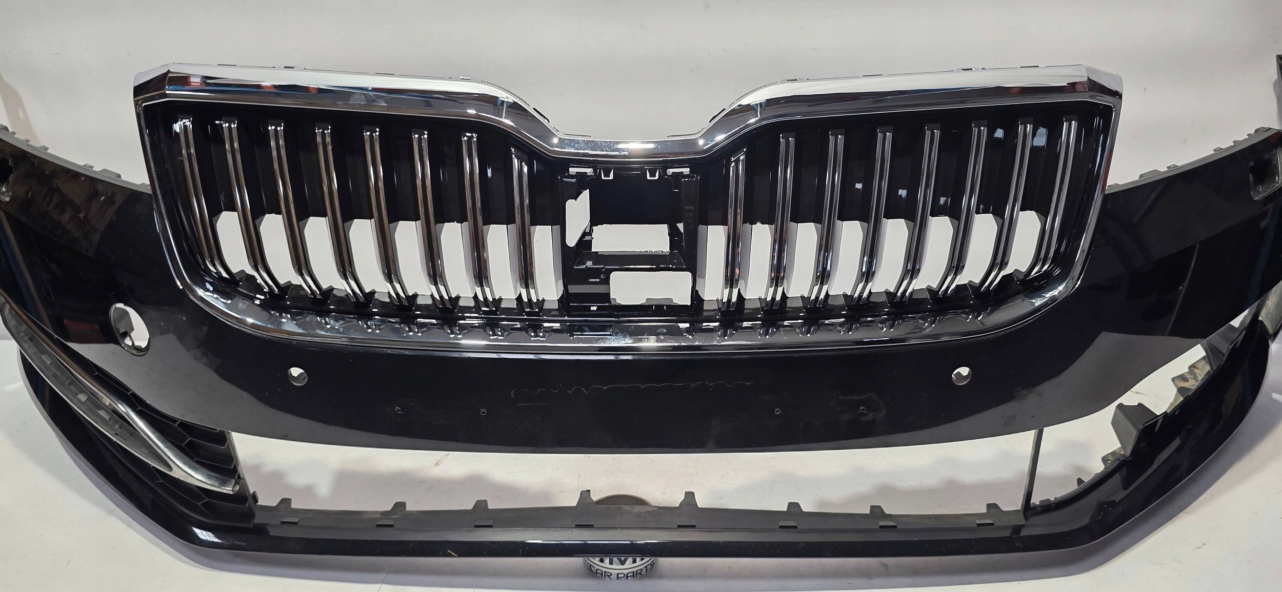 front bumper grille SKODA SUPERB III LIFT 19- 4XPDC washers original 3V0