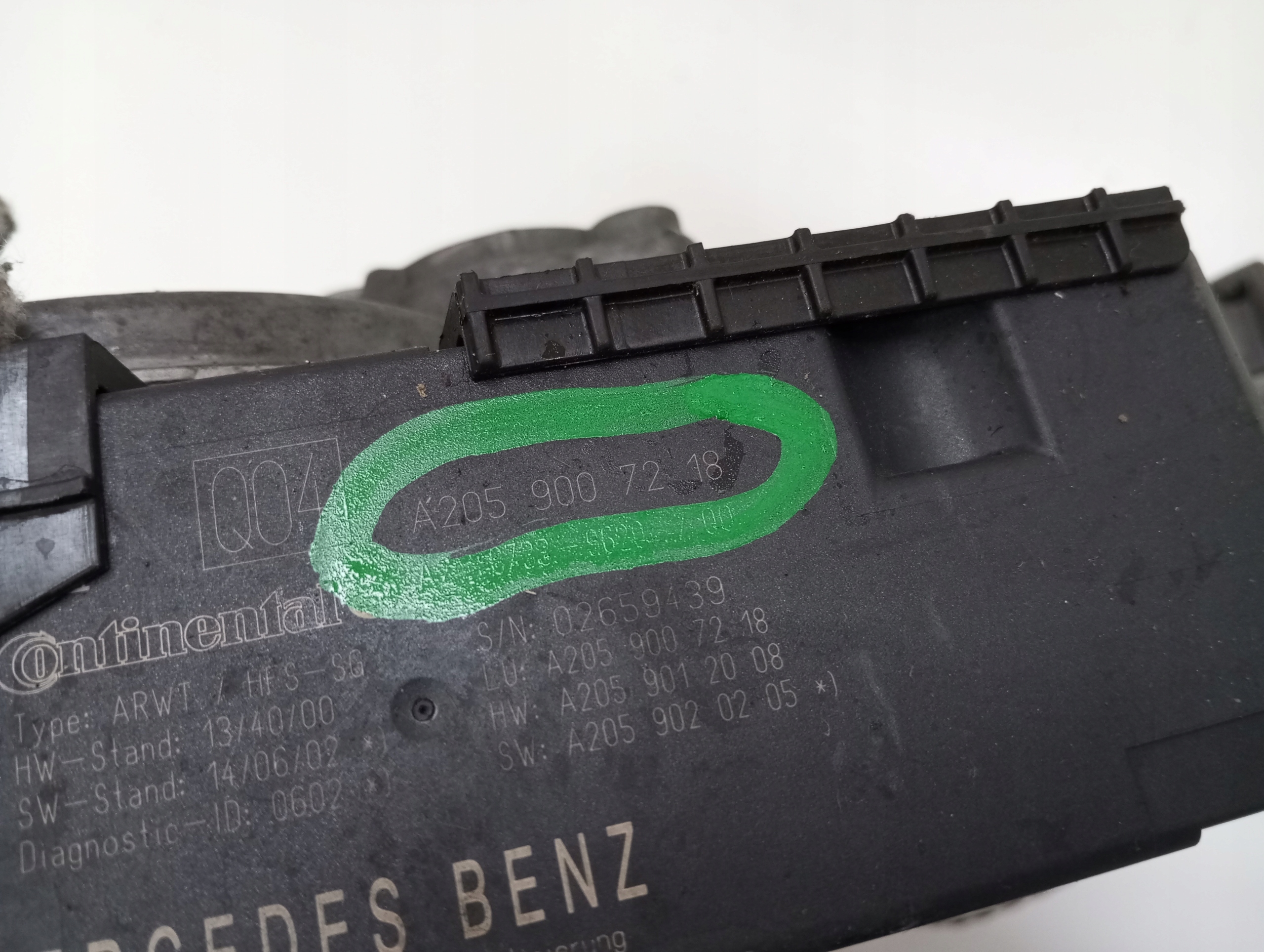 Mécanisme du capot MERCEDES C KLASA 205 A2059007218