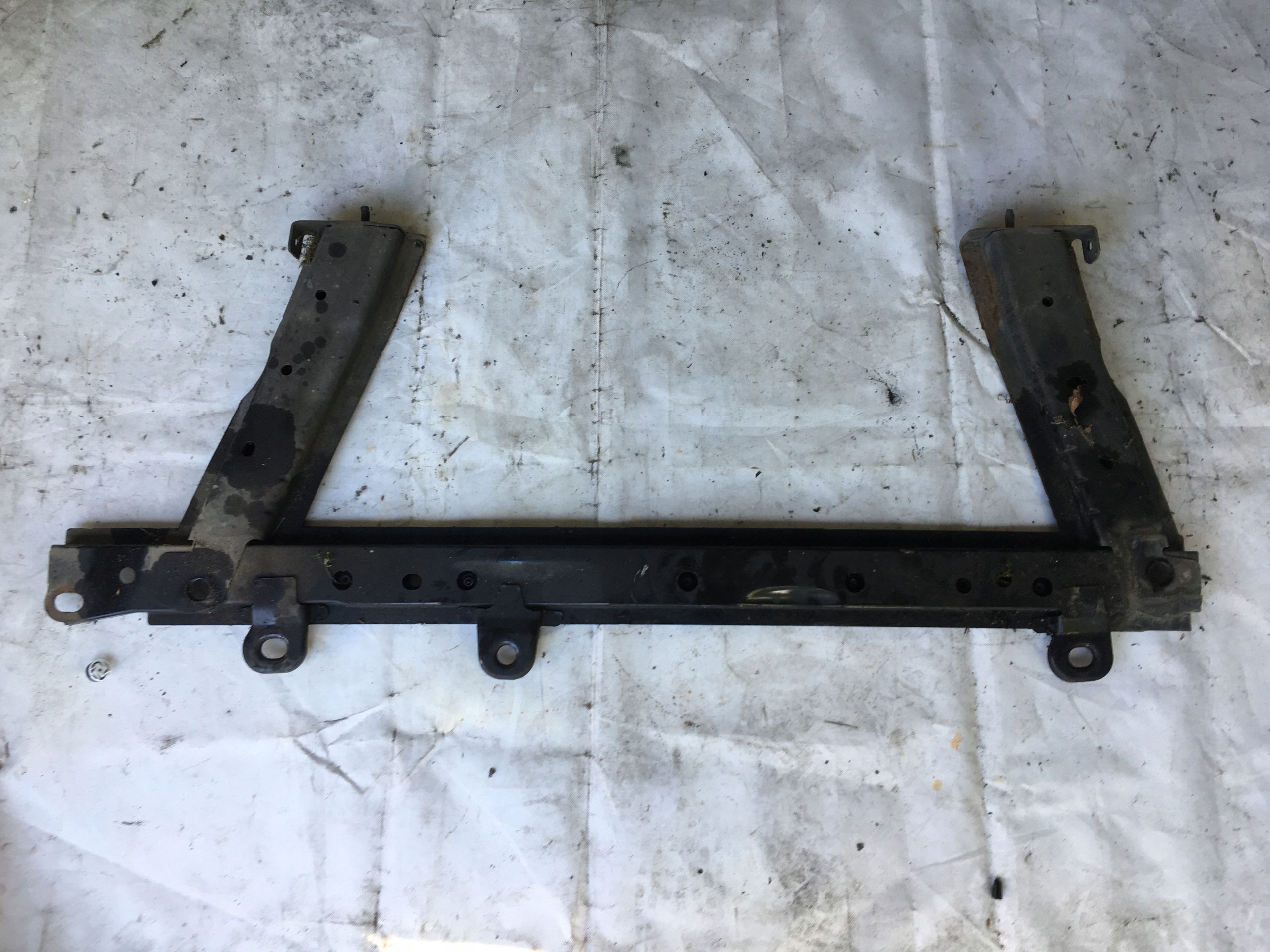 BELKA POD CHŁODNICE RENAULT CLIO IV