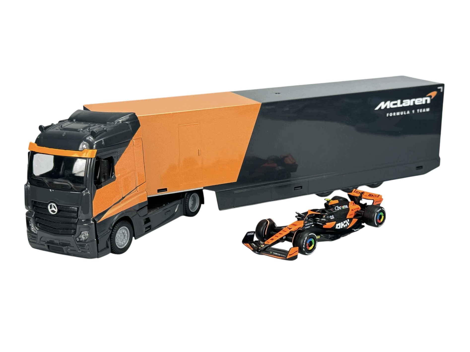 Bburago Mercedes Actros Gigaspace F1 McLAREN MCL38 #4 Norris 1:43 Formuła