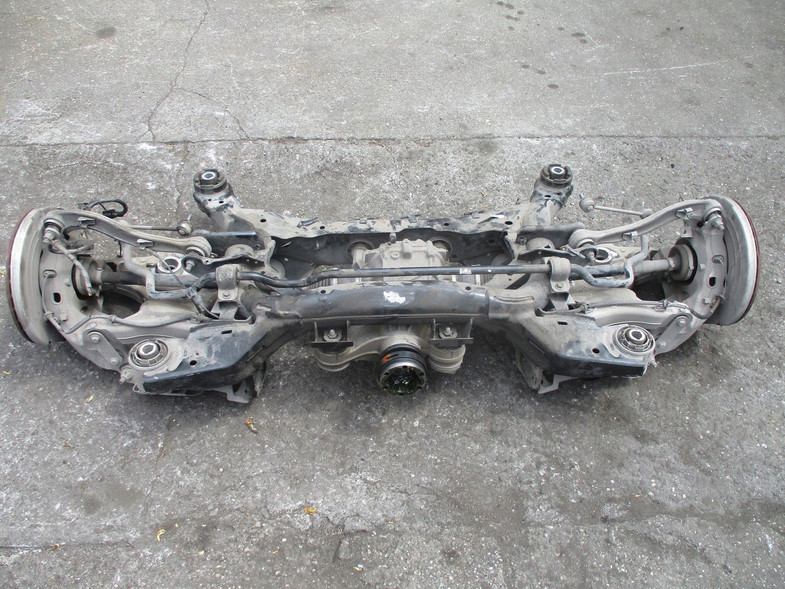 zawieszenie TY TYLNE RANGE ROVER VELAR 2,0D Producent części Land Rover OE