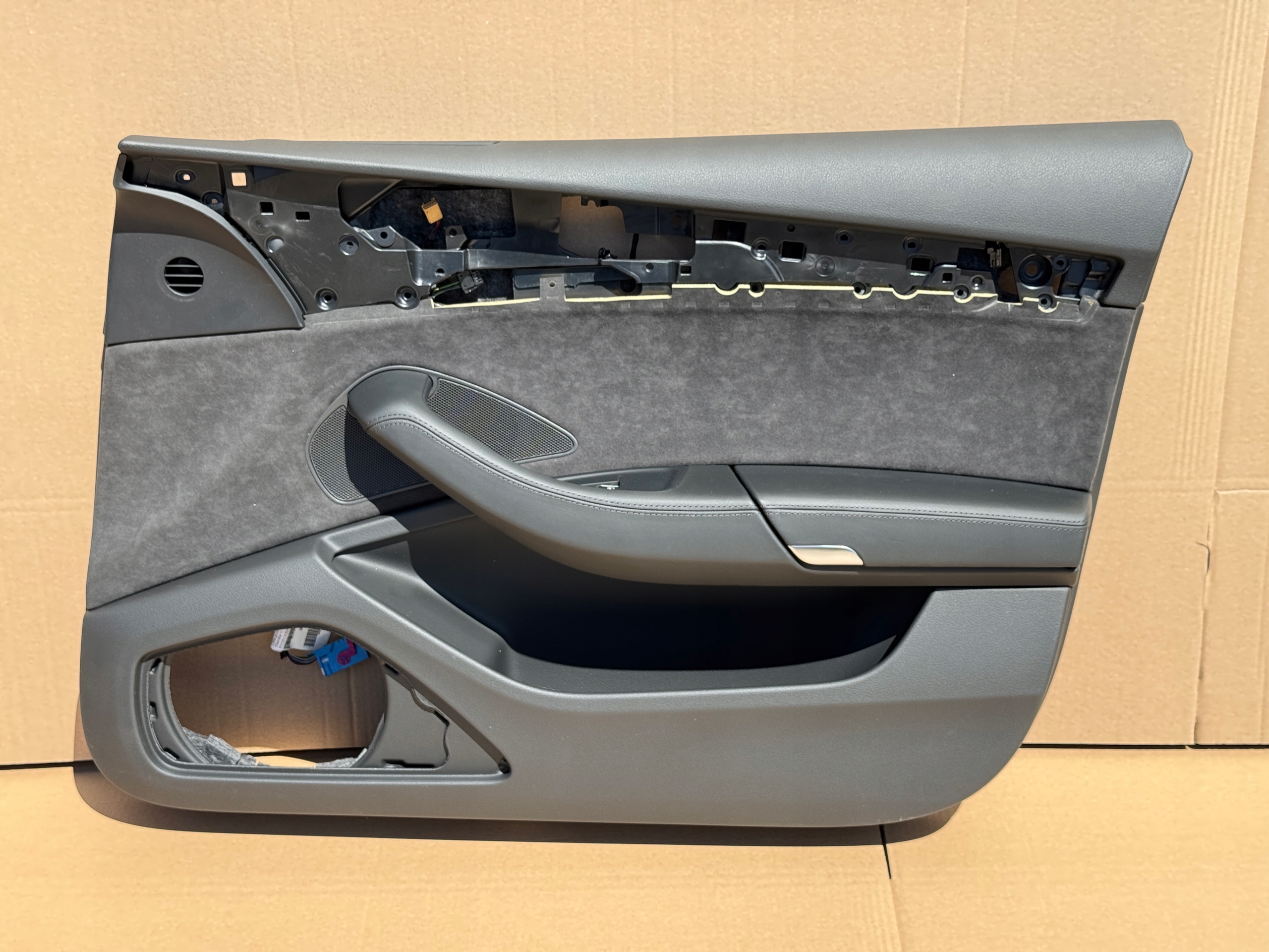 Audi A8 D4 side right upholstery right front alcantara 4H1868018 EU