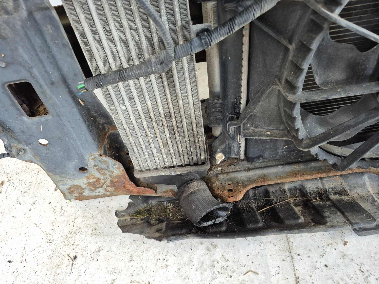 KIA VENGA 09- front body wall front pillar iron sider