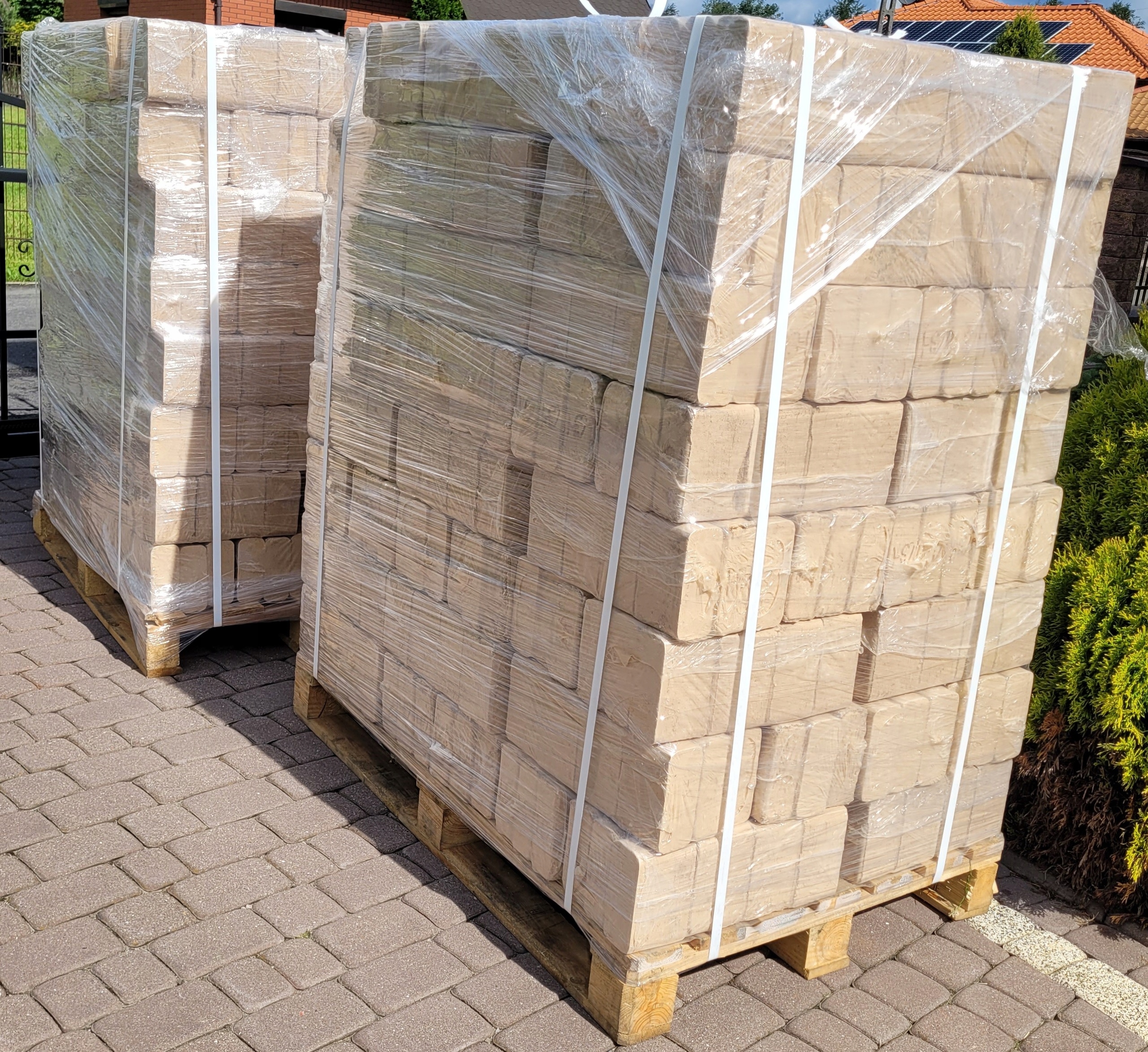 BRYKIET DRZEWNY LIŚCIASTY PREMIUM BUK KURIER 600KG Waga 600 kg