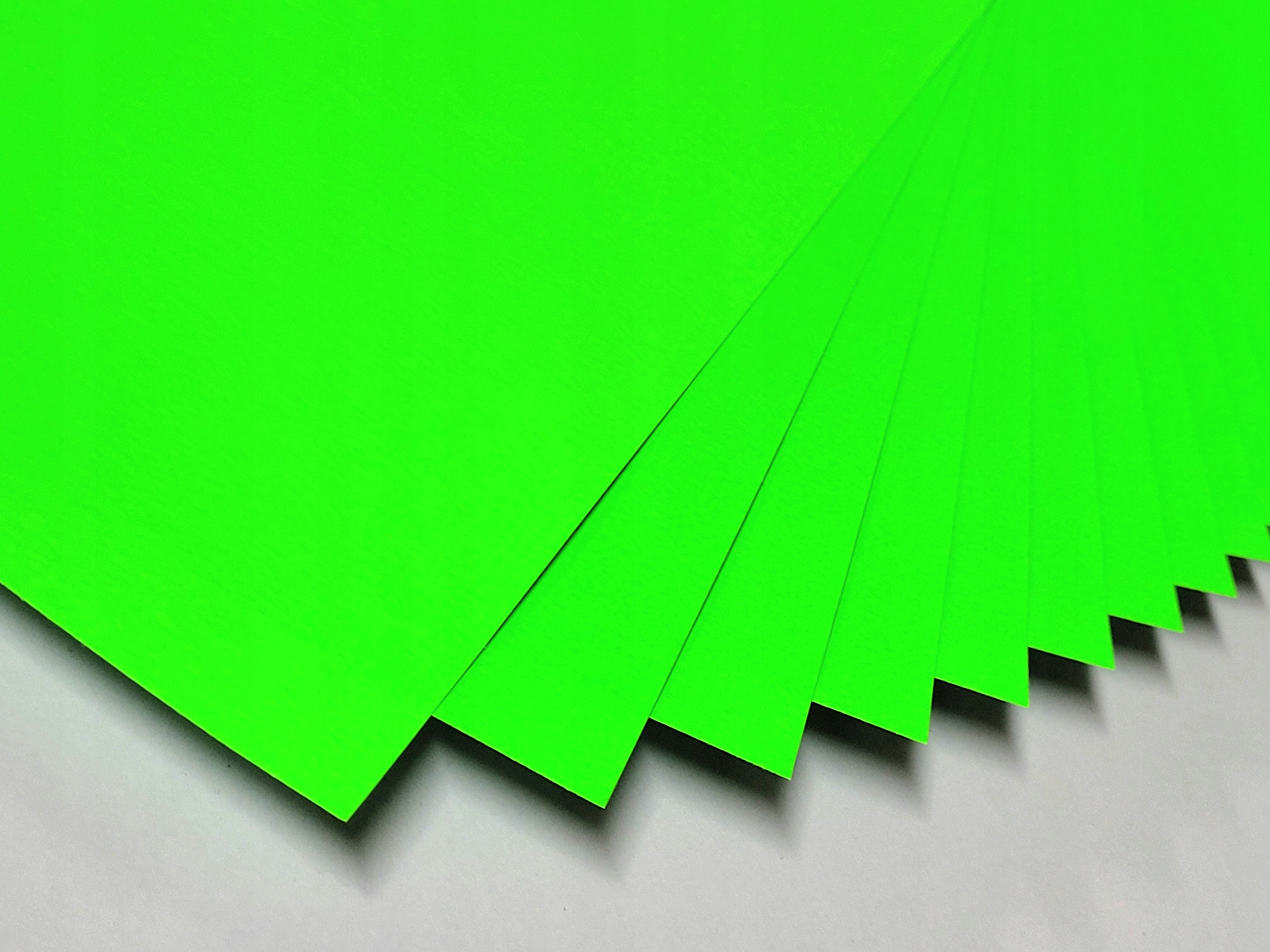 

Papier samoprzylepny zielony fluo neon 50ark A4