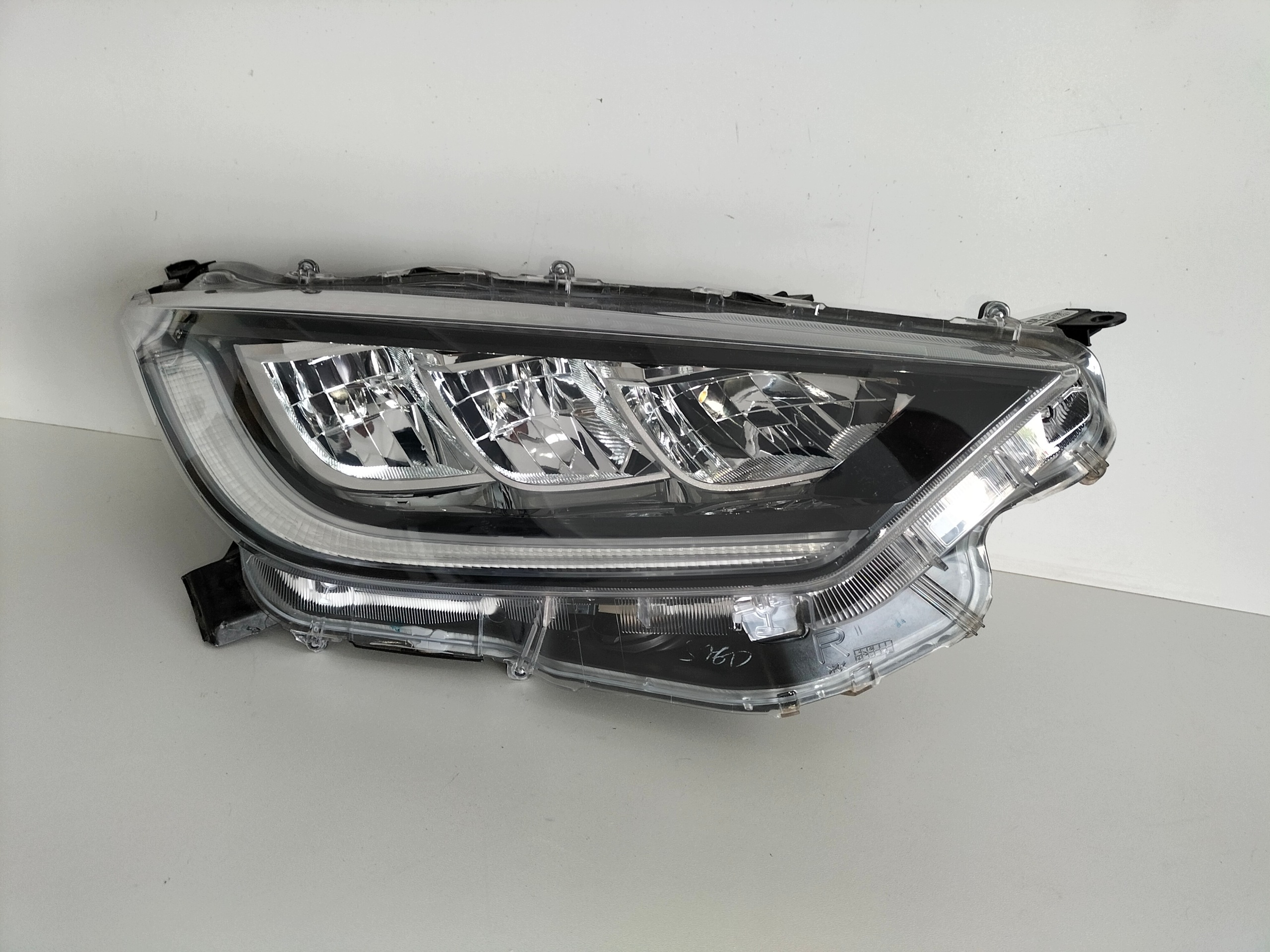 light front reflektor right TOYOTA YARIS 4 IV 20- FULL LED