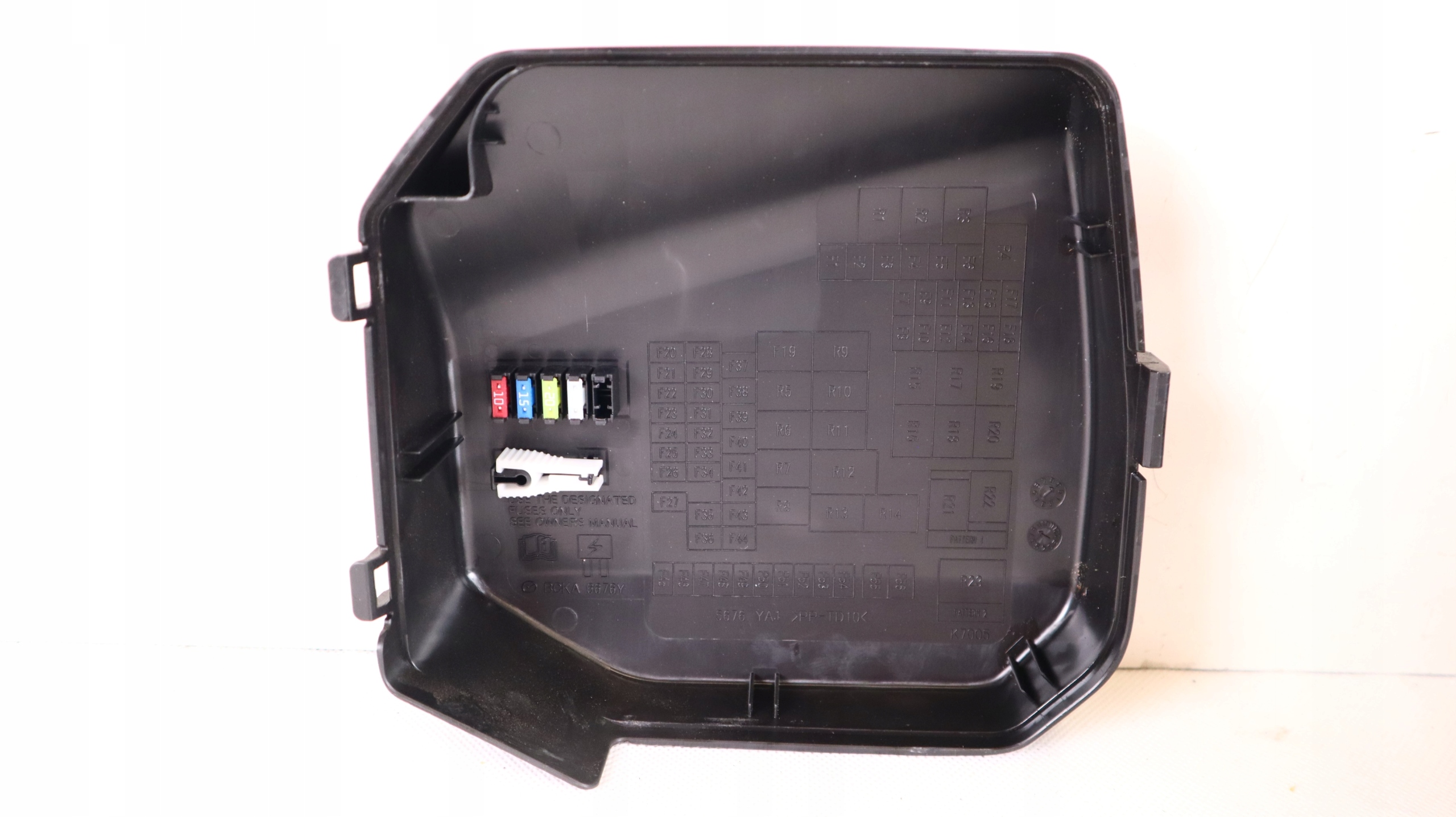 mazda CX-30 2.0 гибрид блок предохранителей