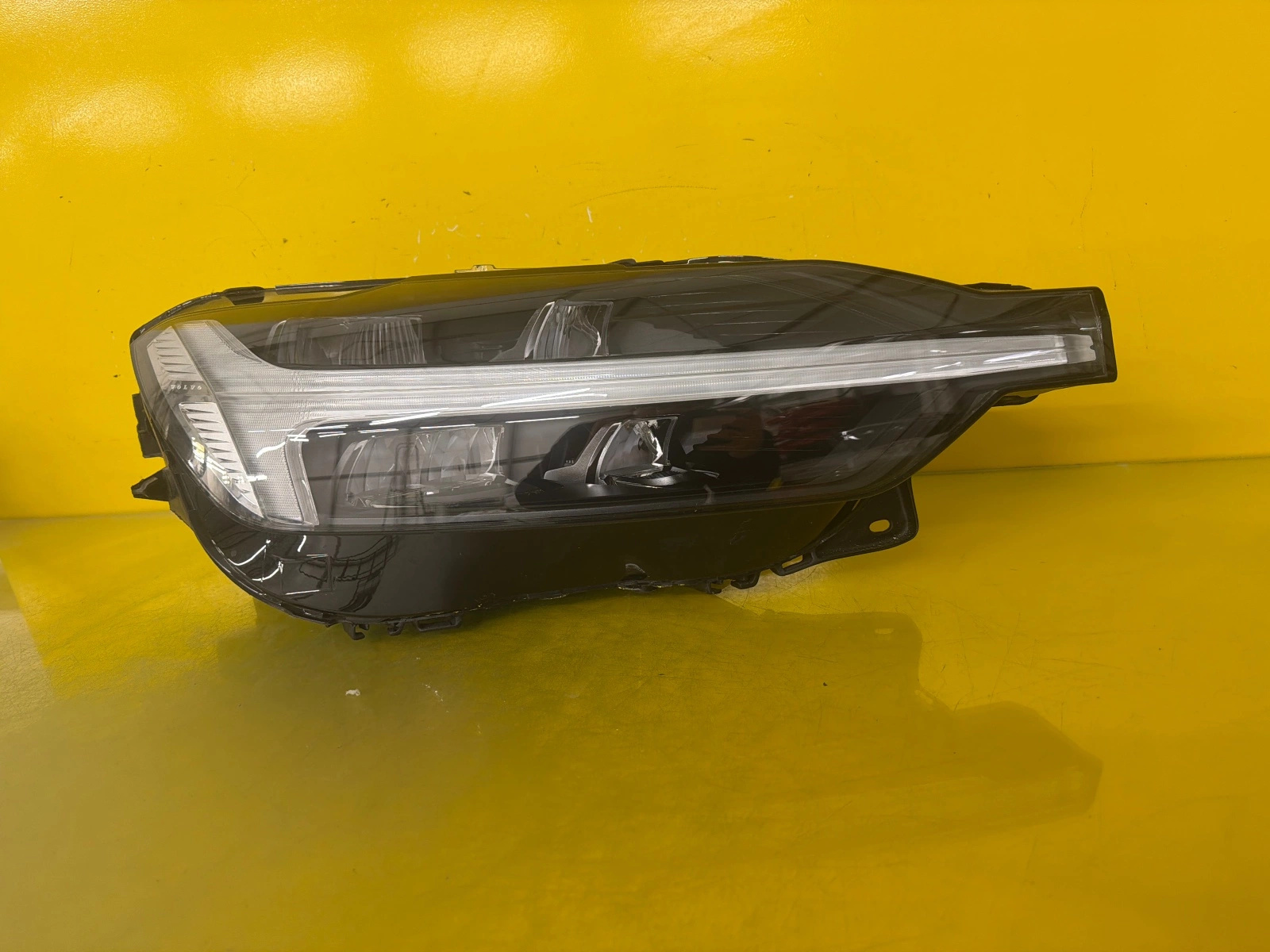 light right Volvo XC60 II Lift 2020- Mid Led 32338983