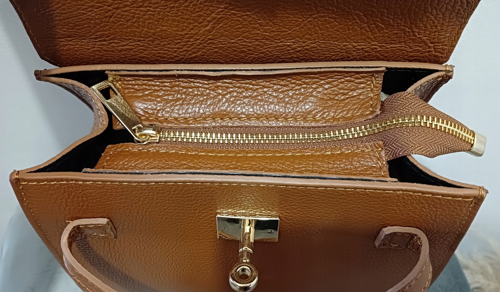 Torebka kuferek ze skóry bydlęcej MASSIMO CONTTI camel, hermeska, A5 Zapięcie zamek