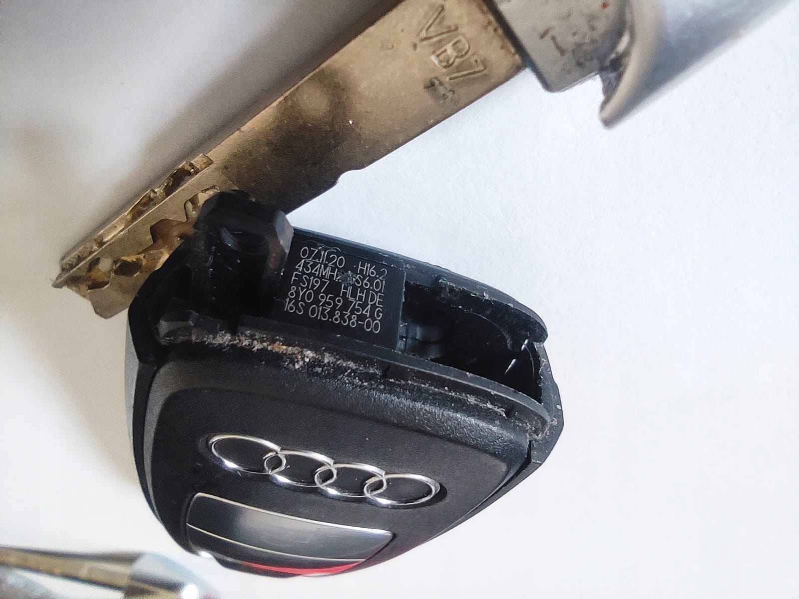 AUDI A3 8Y KLUCZYK PILOT KEYLESS 8Y0959754G 2020- Typ samochodu Samochody osobowe