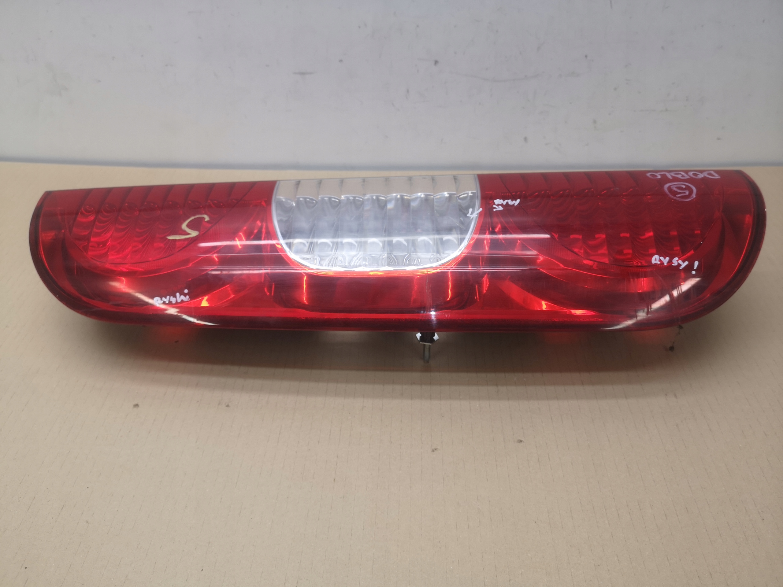 фонарь левый FIAT Doblo I РЕСТАЙЛИНГ 06-10 oem