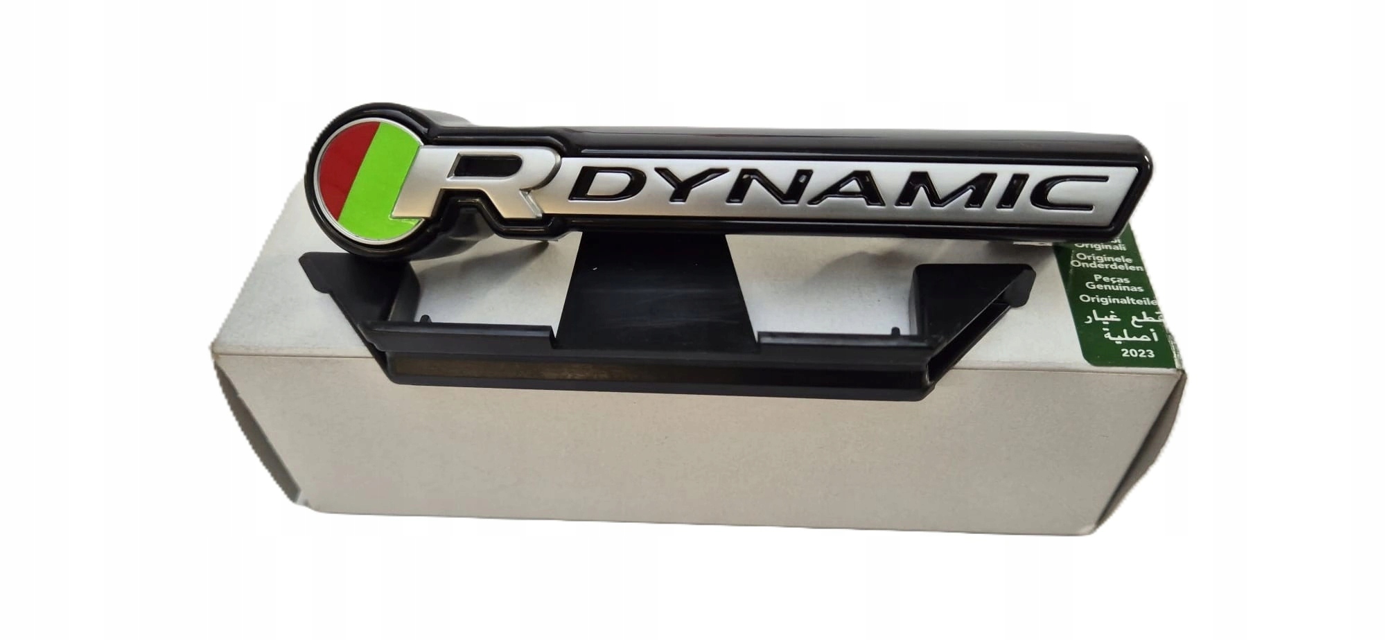 Logo znaczek emblemat napis R-dynamic w grill Jaguar F-pace MY21 T4A44697