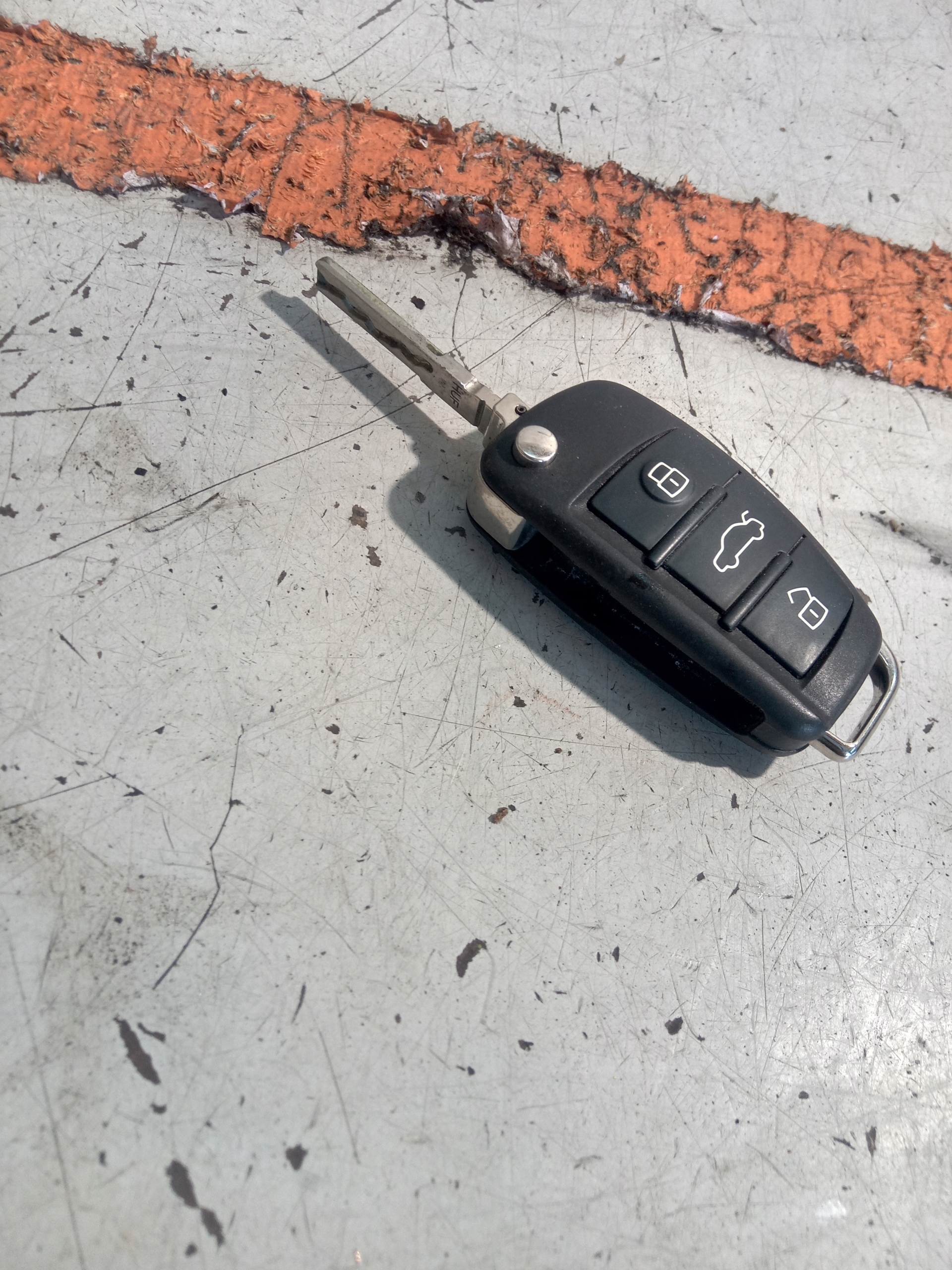 AUDI Q2 LIFT PILOT KLUCZYK 81A837220AB Numer katalogowy części 81A837220AB