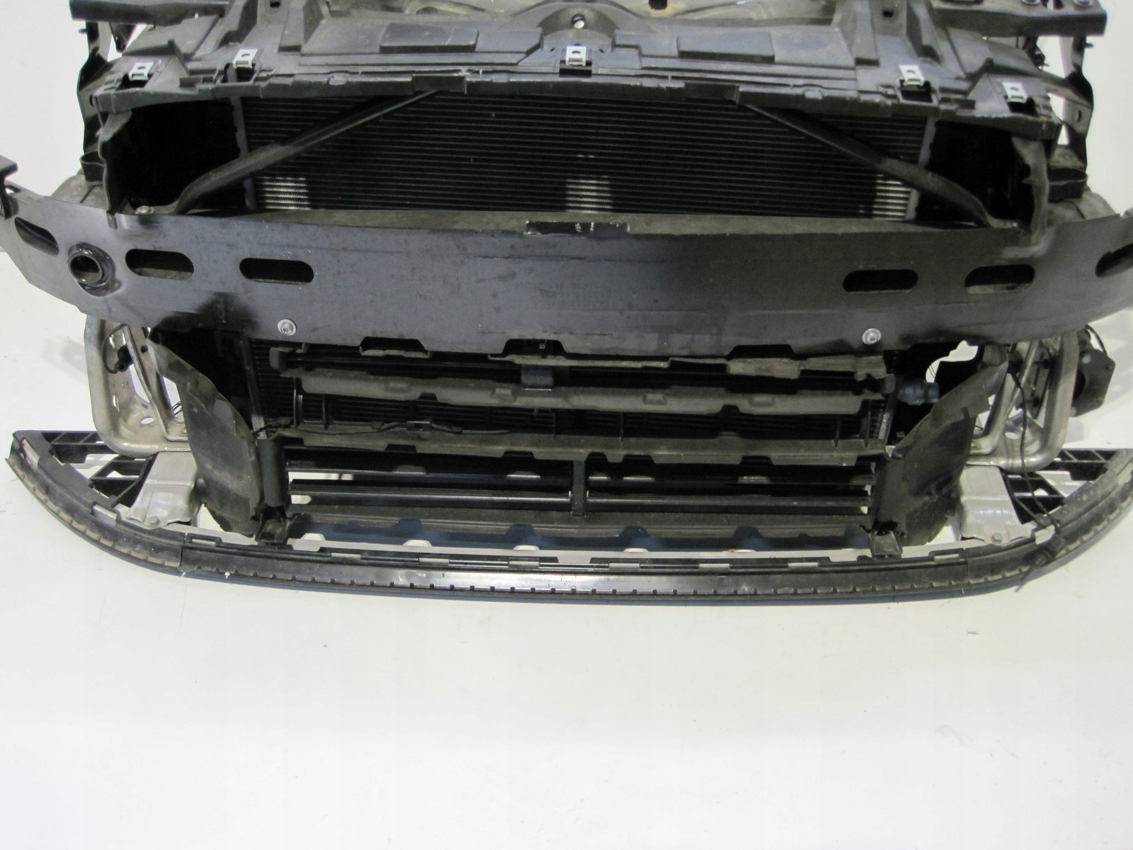 Pas przedni chłodnice MINI F56 ELEKTRYK