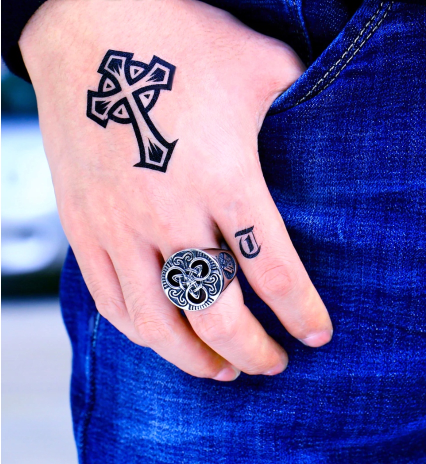 SREBRNY SYGNET NORDYCKI PIERŚCIEŃ PIERŚCIONEK VALKNUT WIKING R20 Kolor dominujący srebrny